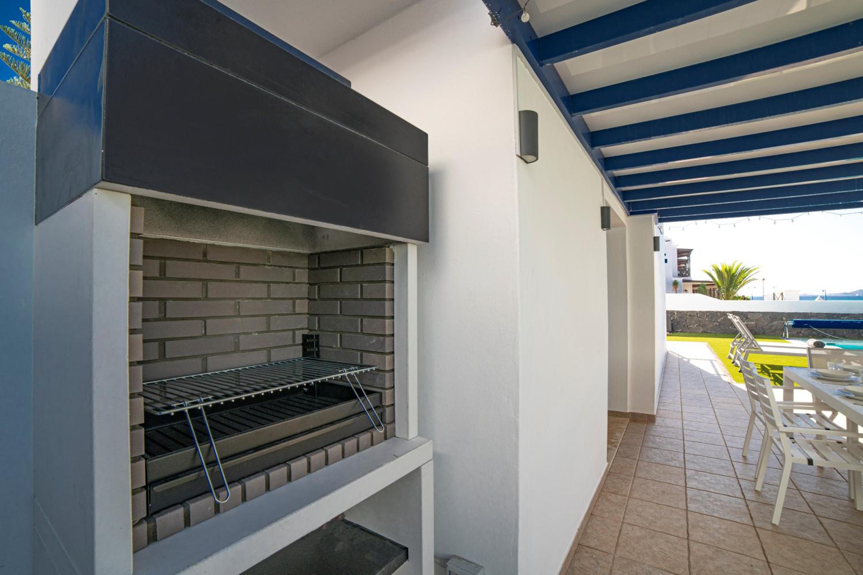 Beautiful Detached Lanzarote Villa 3 Bedrooms Villa Stacruz Bay Stunning Views & Close To Amenities Playa Blanca