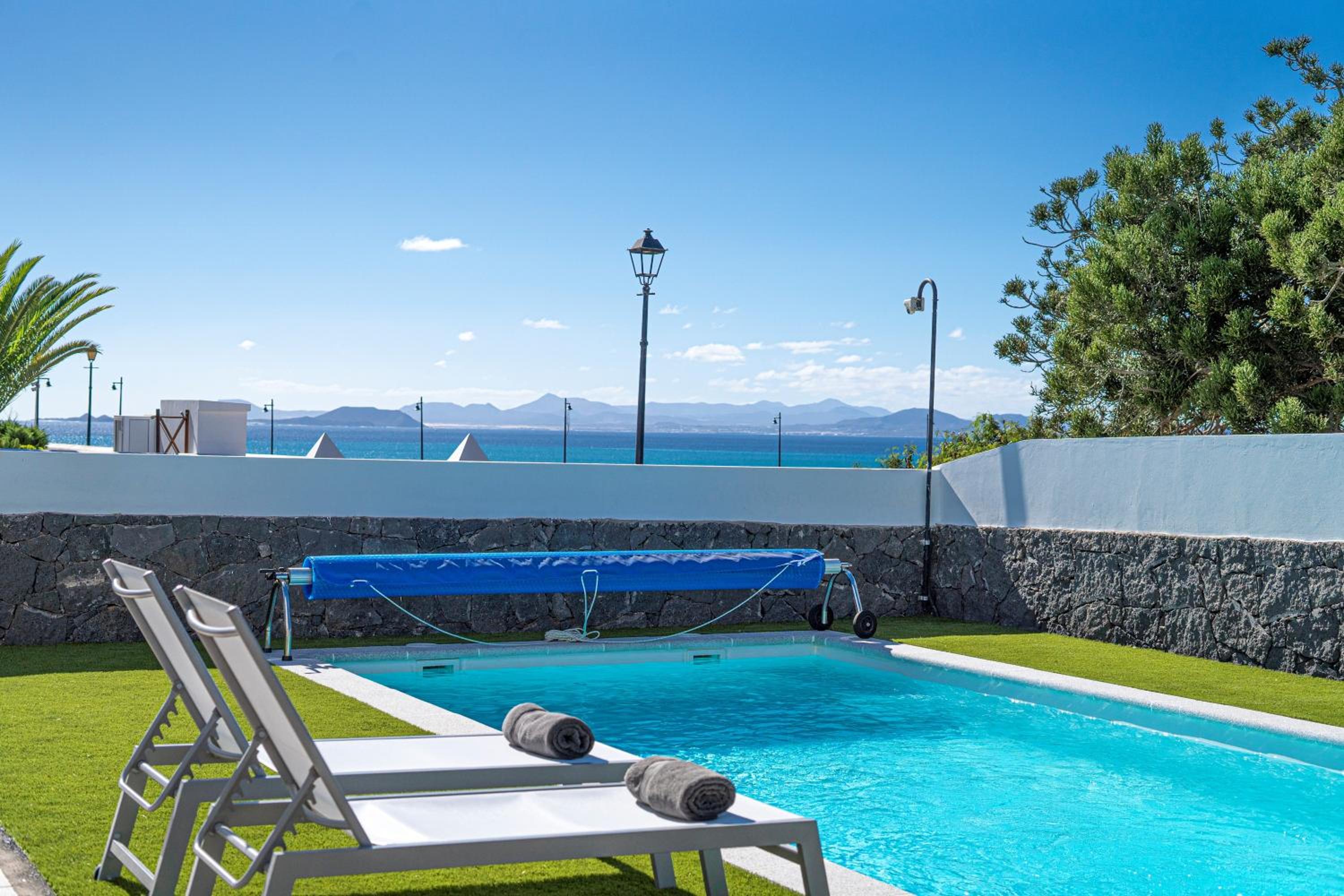 Beautiful Detached Lanzarote Villa 3 Bedrooms Villa Stacruz Bay Stunning Views & Close To Amenities Playa Blanca