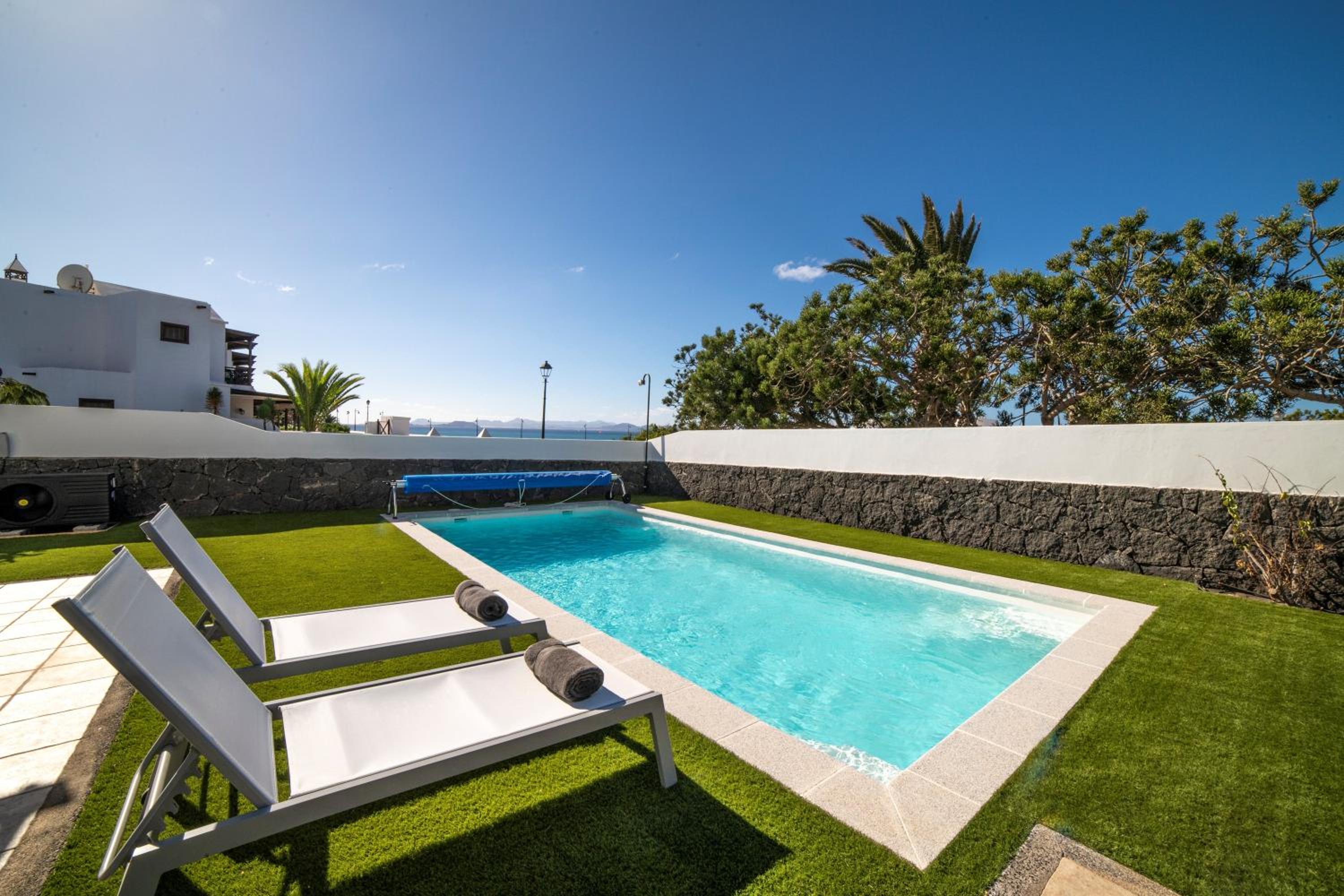Beautiful Detached Lanzarote Villa 3 Bedrooms Villa Stacruz Bay Stunning Views & Close To Amenities Playa Blanca