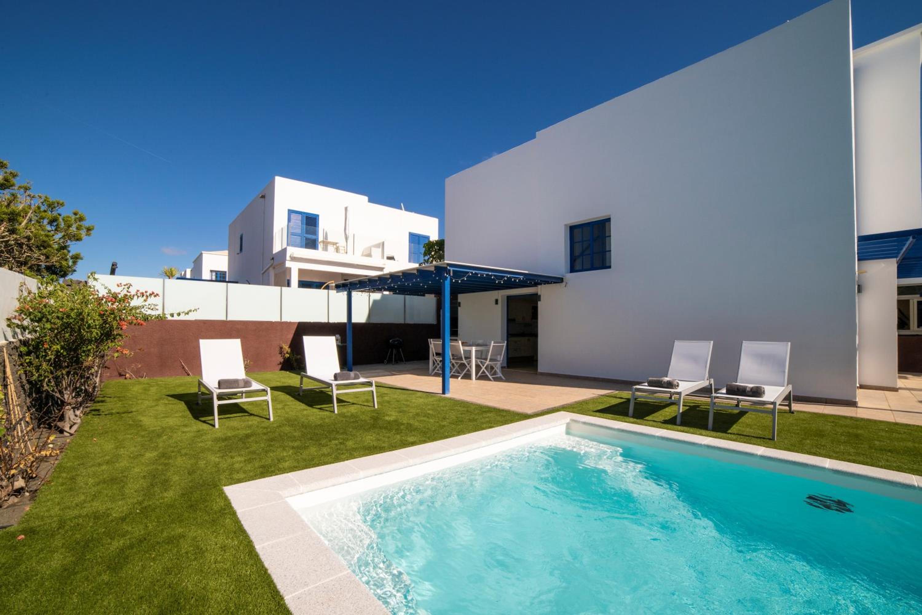 Beautiful Detached Lanzarote Villa 3 Bedrooms Villa Stacruz Bay Stunning Views & Close To Amenities Playa Blanca