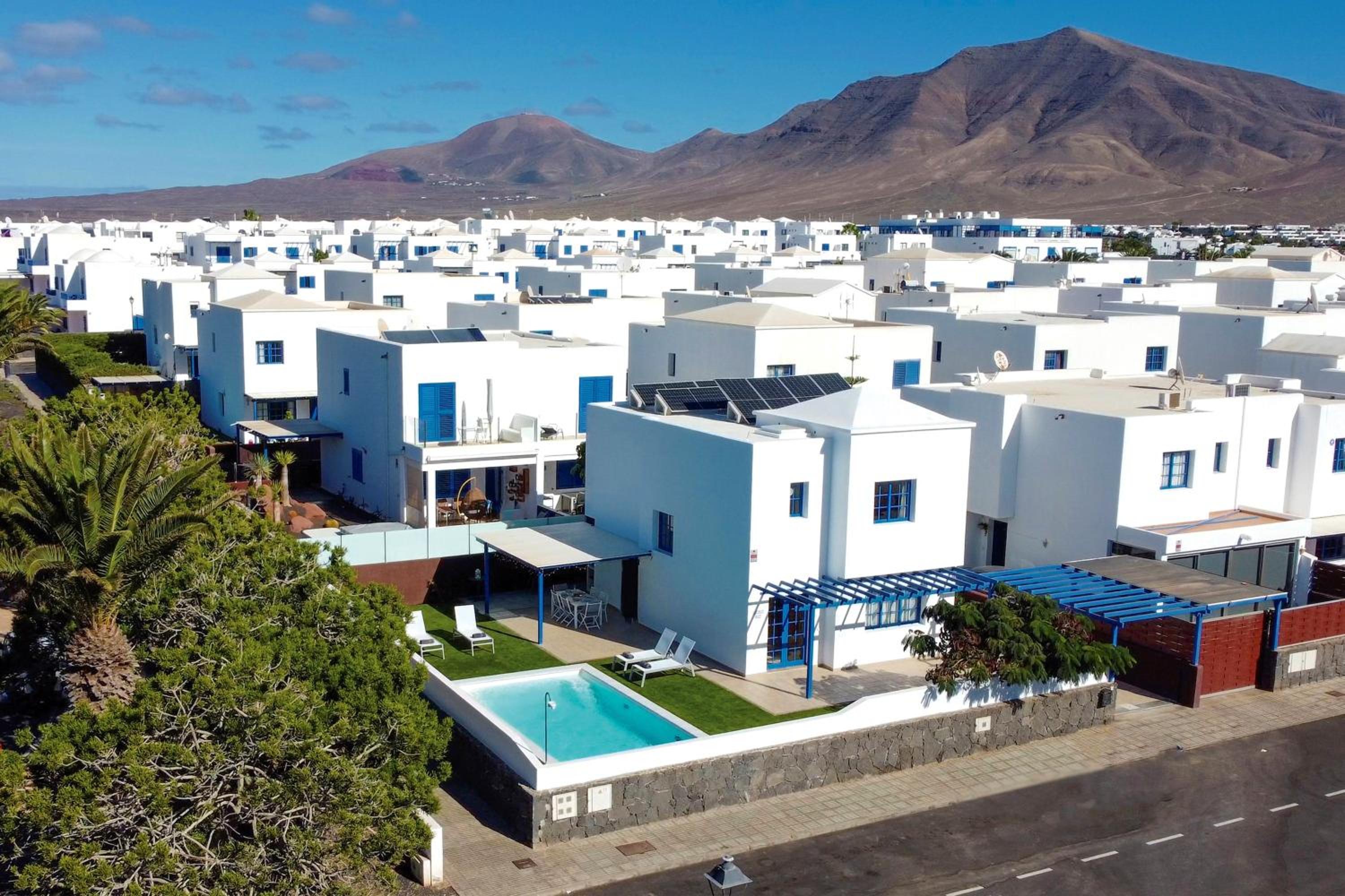 Beautiful Detached Lanzarote Villa 3 Bedrooms Villa Stacruz Bay Stunning Views & Close To Amenities Playa Blanca
