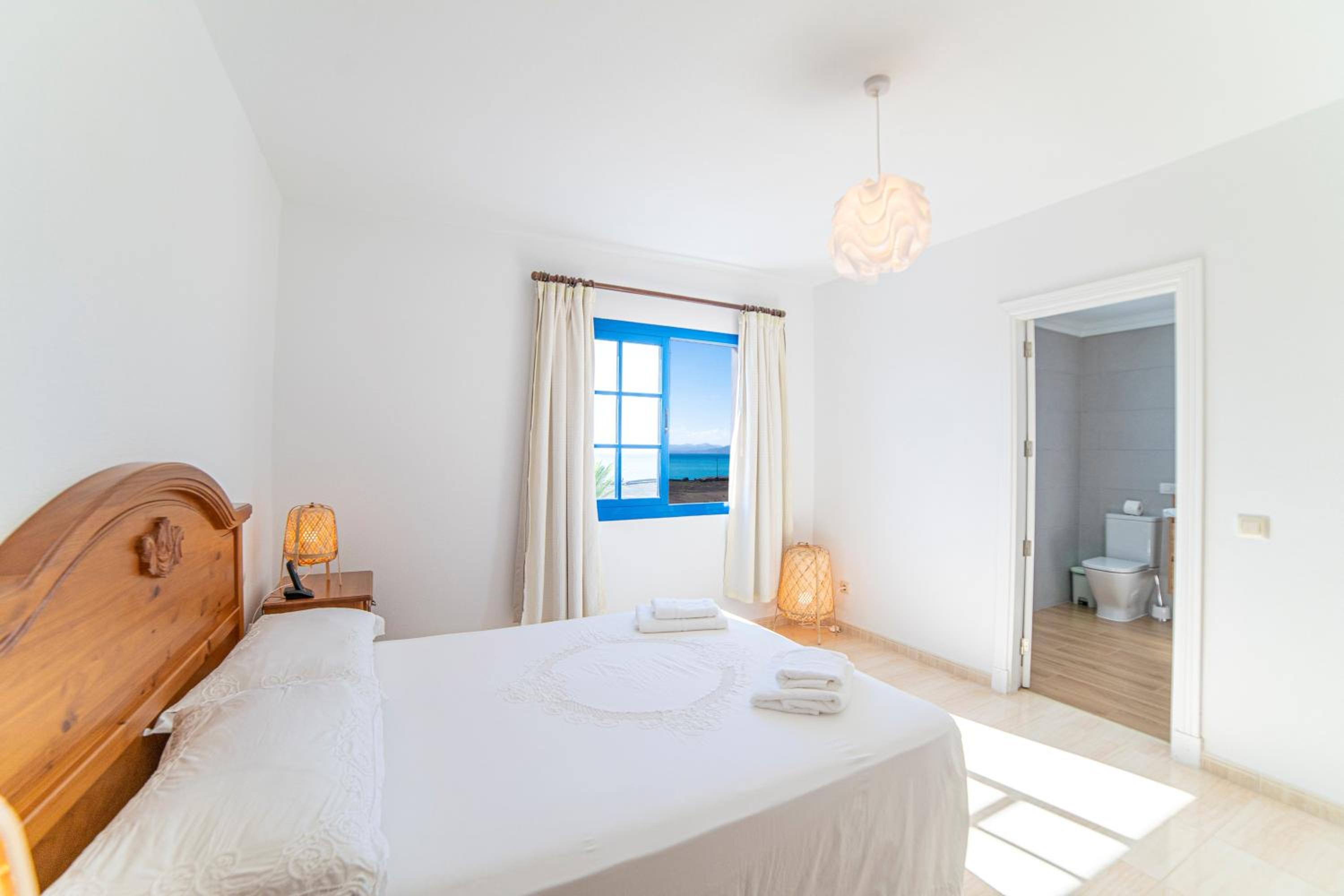 Beautiful Detached Lanzarote Villa 3 Bedrooms Villa Stacruz Bay Stunning Views & Close To Amenities Playa Blanca