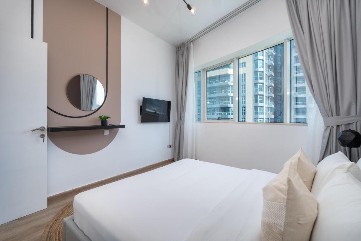 Dubai Marina - Stunning Huge 4 Bedroom Apts Near JBR - Gym - Pool - Parking by Sojo Stay