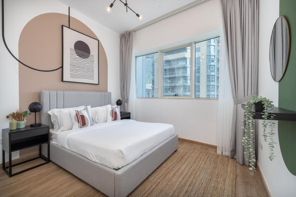 Dubai Marina - Stunning Huge 4 Bedroom Apts Near JBR - Gym - Pool - Parking by Sojo Stay