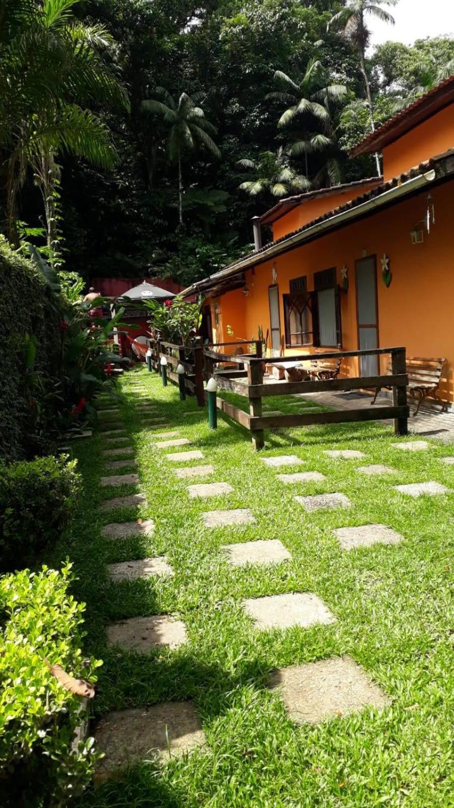 Casa na praia de Camburi em condomínio com piscina aquecida