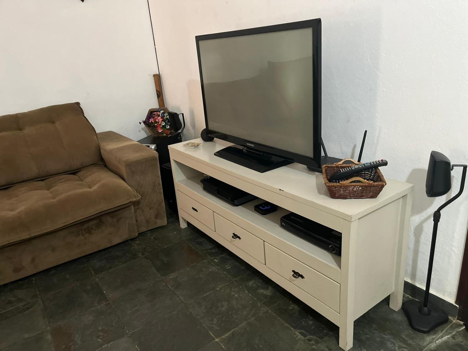 Casa na praia de Camburi em condomínio com piscina aquecida