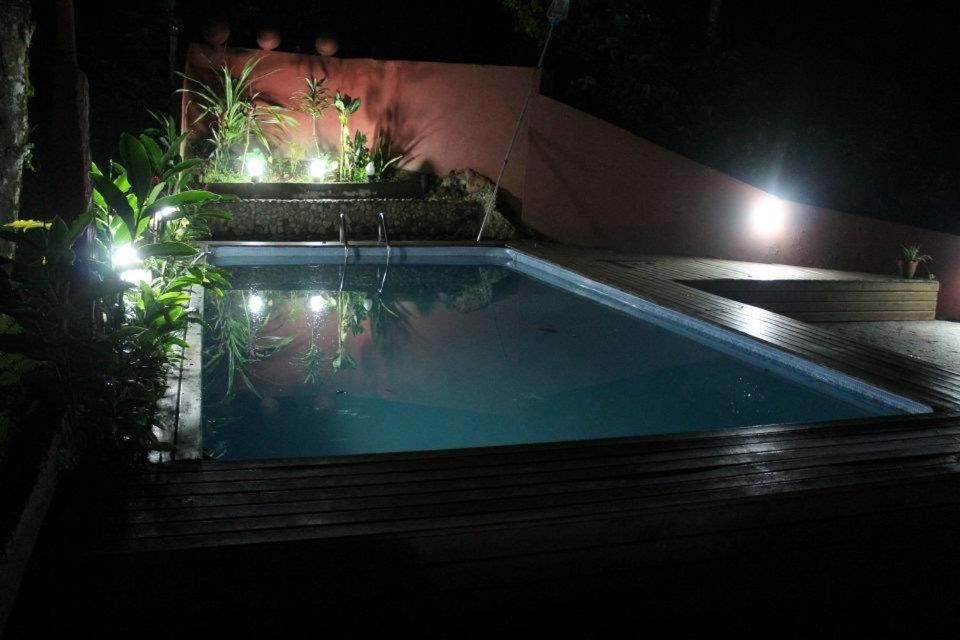 Casa na praia de Camburi em condomínio com piscina aquecida