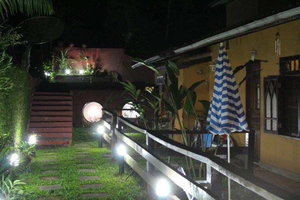 Casa na praia de Camburi em condomínio com piscina aquecida