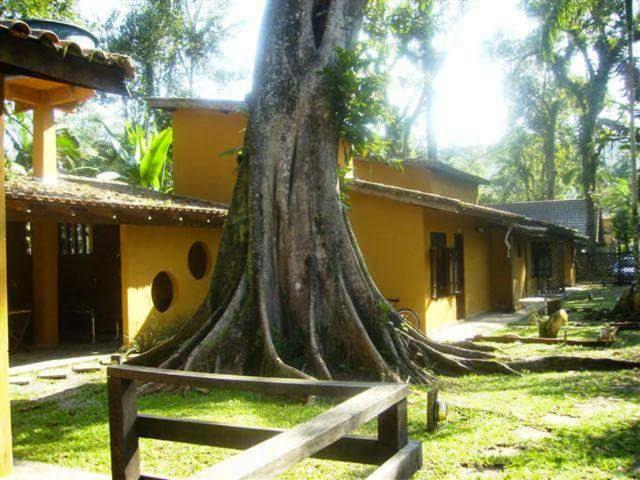 Casa na praia de Camburi em condomínio com piscina aquecida