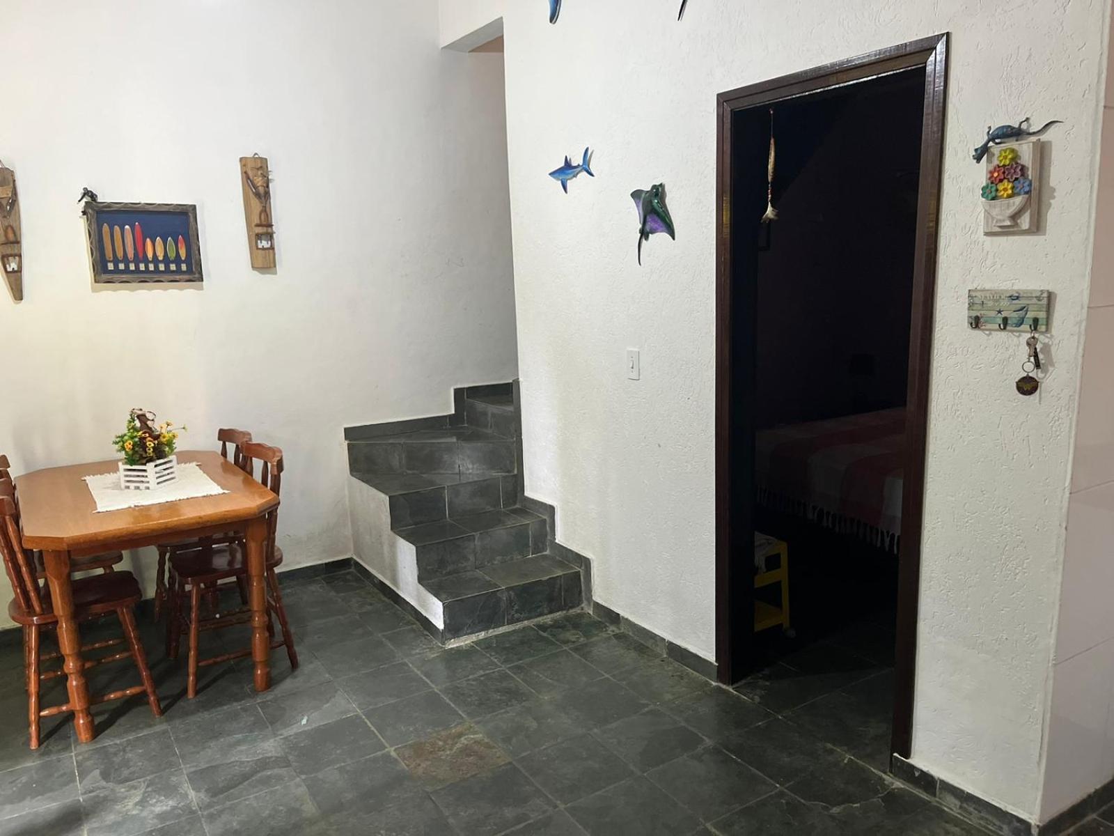 Casa na praia de Camburi em condomínio com piscina aquecida
