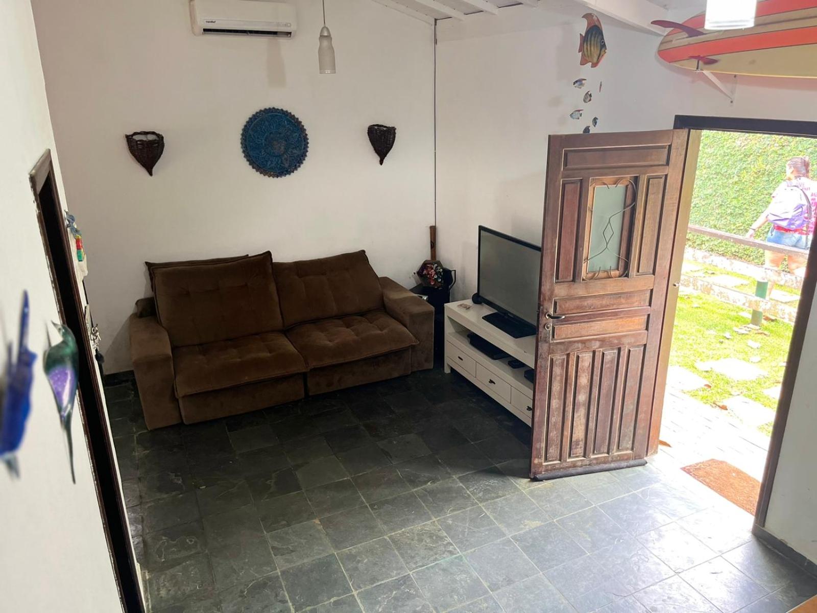 Casa na praia de Camburi em condomínio com piscina aquecida