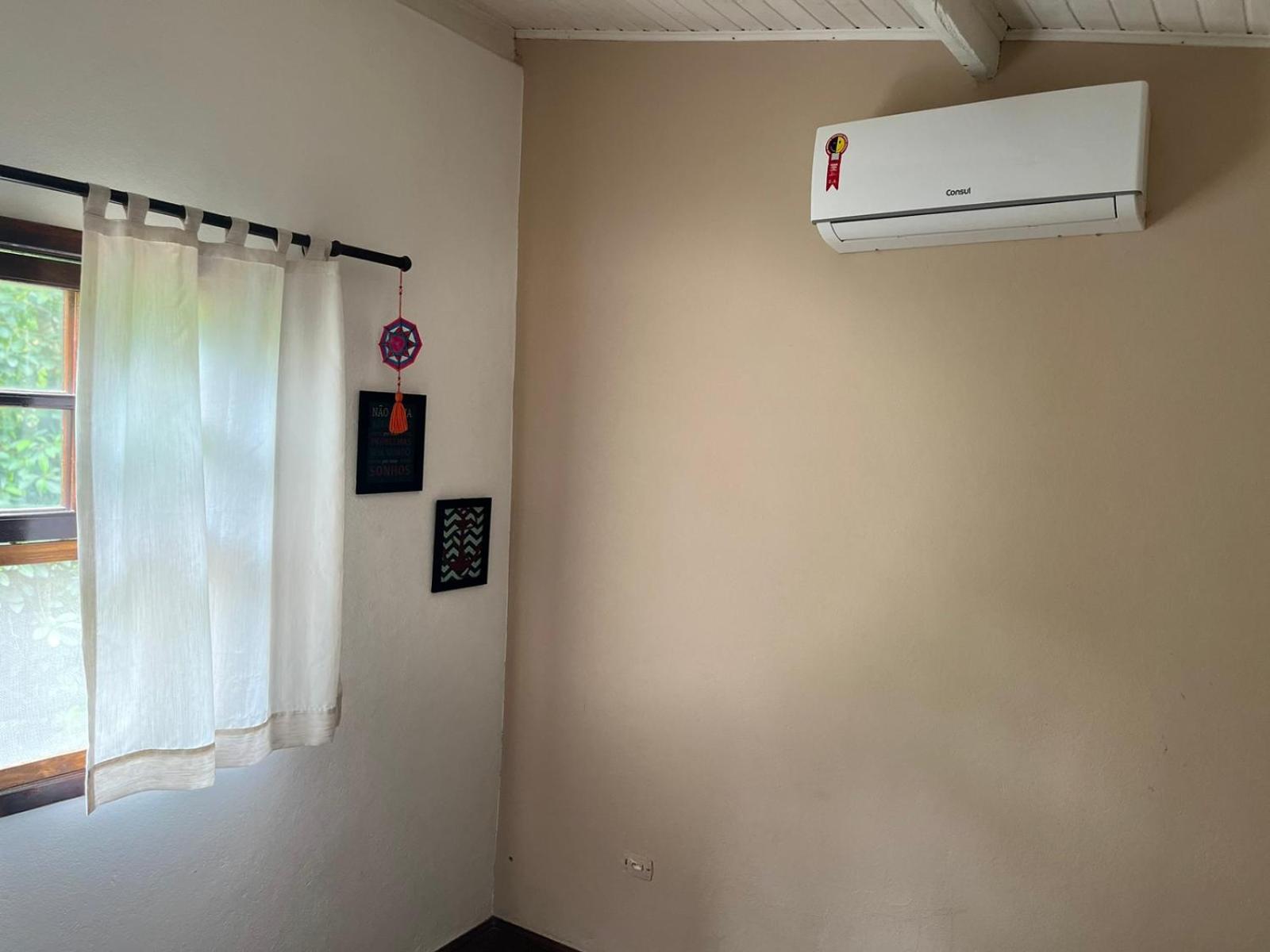 Casa na praia de Camburi em condomínio com piscina aquecida