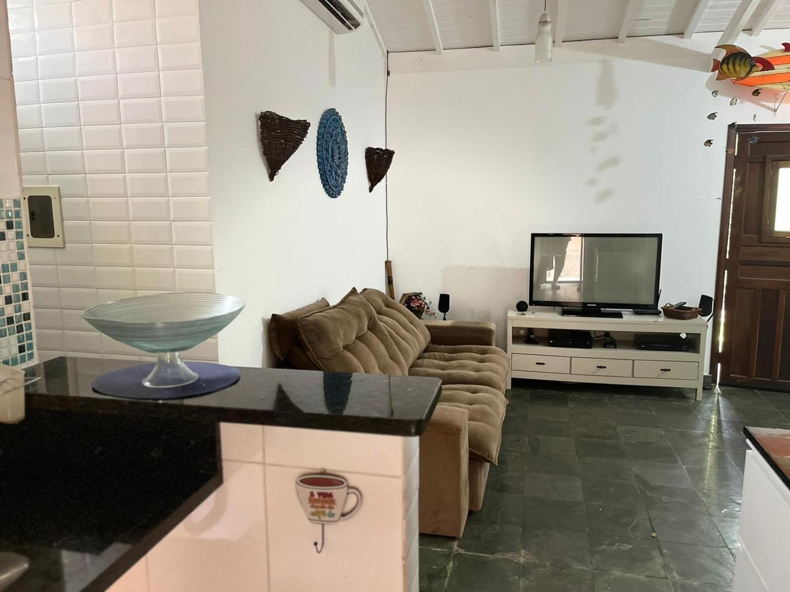 Casa na praia de Camburi em condomínio com piscina aquecida