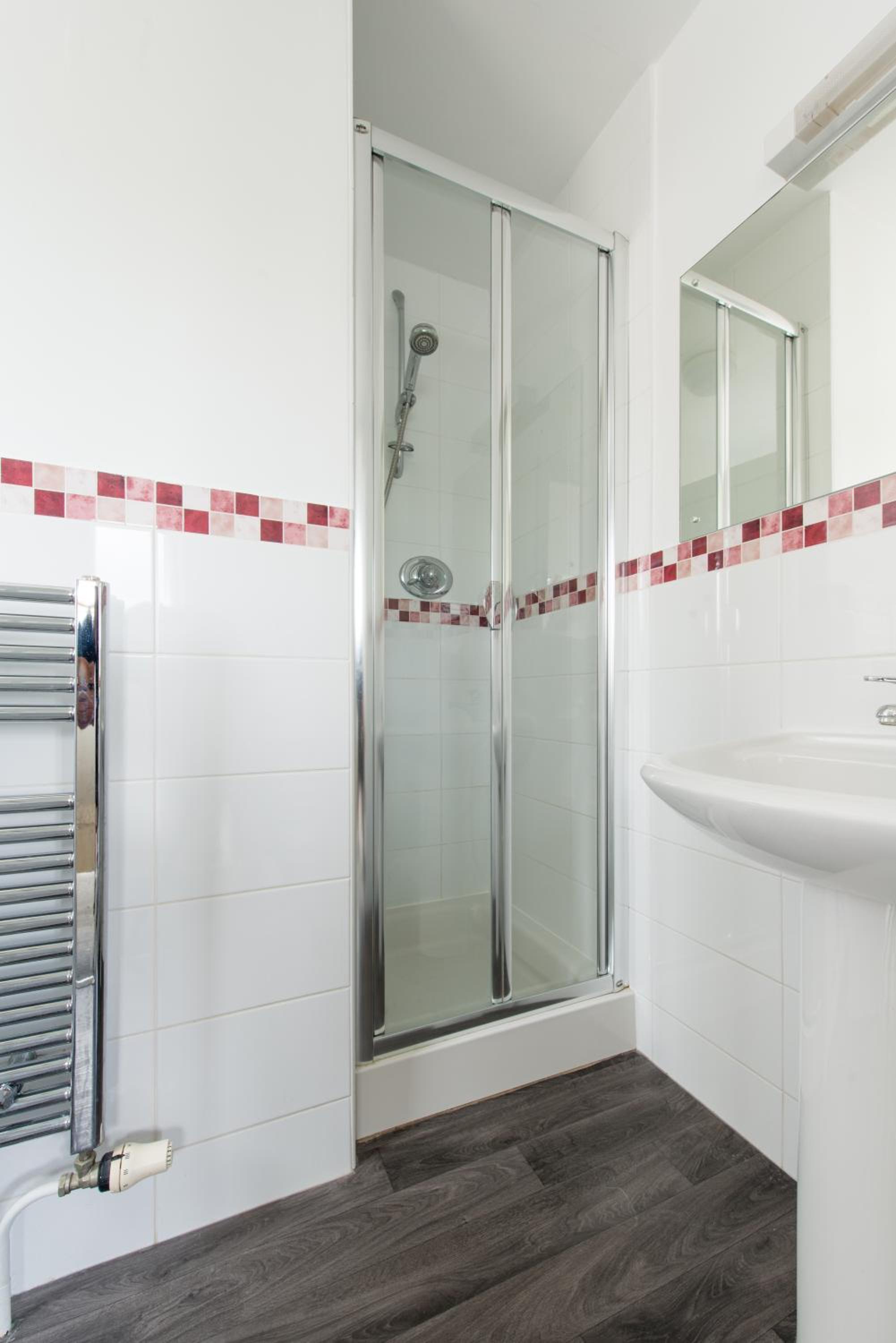 Gloucester Vacations - Blacklaines Annexe - Property Image 5