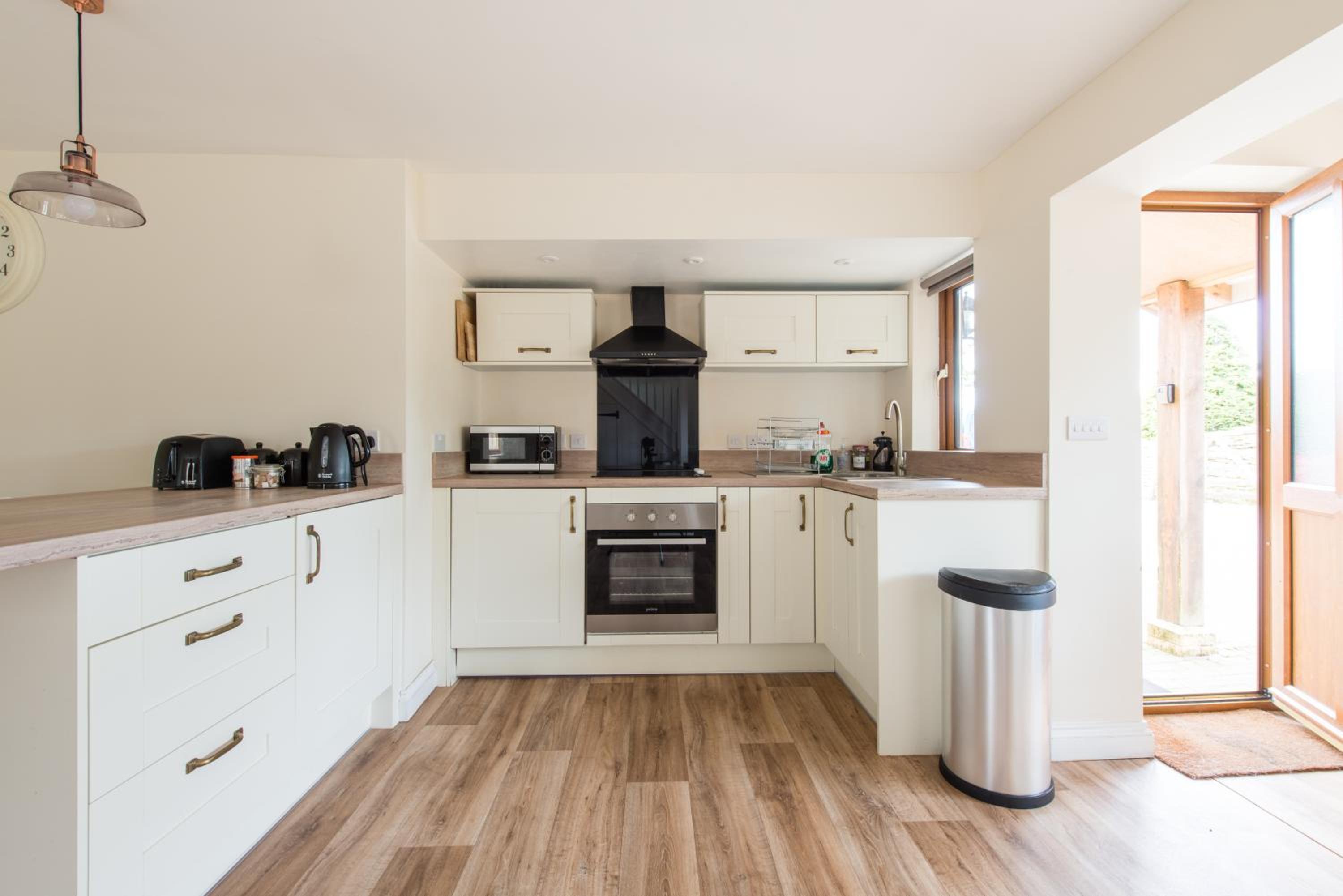 Gloucester Vacations - Blacklaines Annexe - Property Image 2