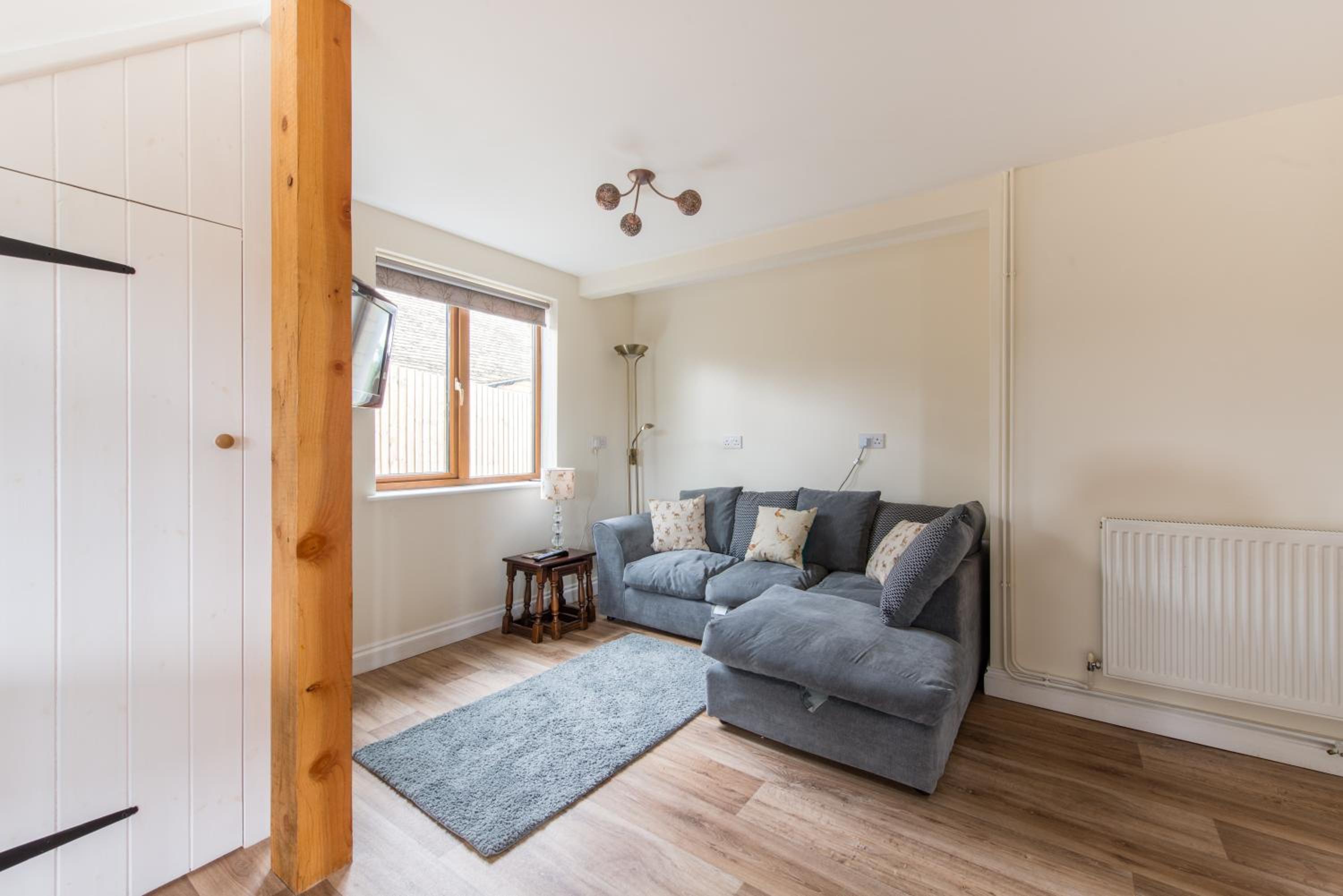 Gloucester Vacations - Blacklaines Annexe - Property Image 6