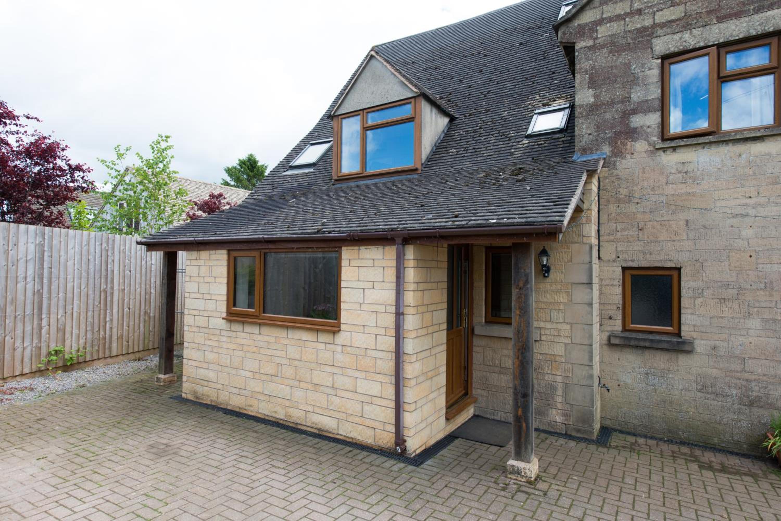 Gloucester Vacations - Blacklaines Annexe - Property Image 1