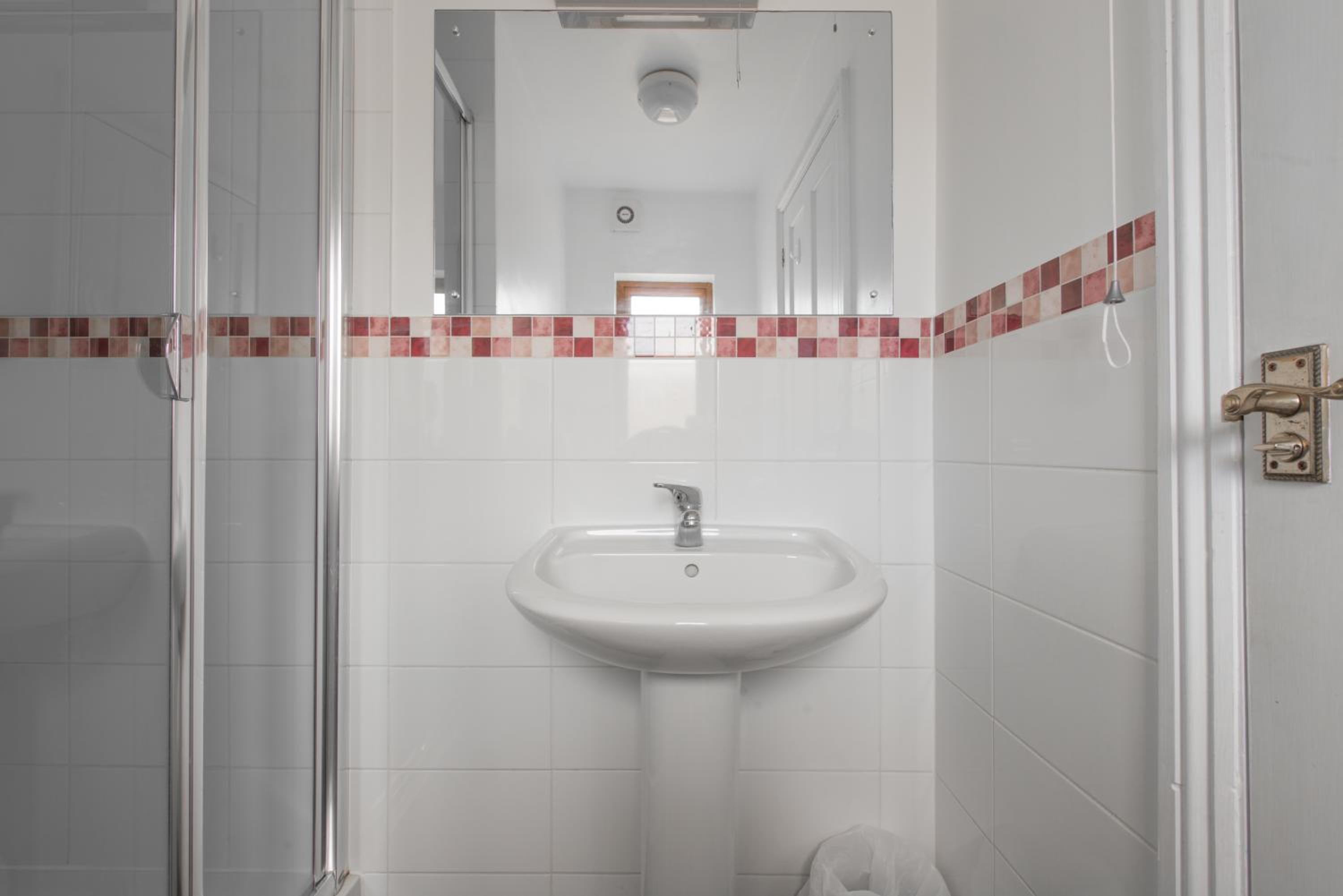 Gloucester Vacations - Blacklaines Annexe - Property Image 3