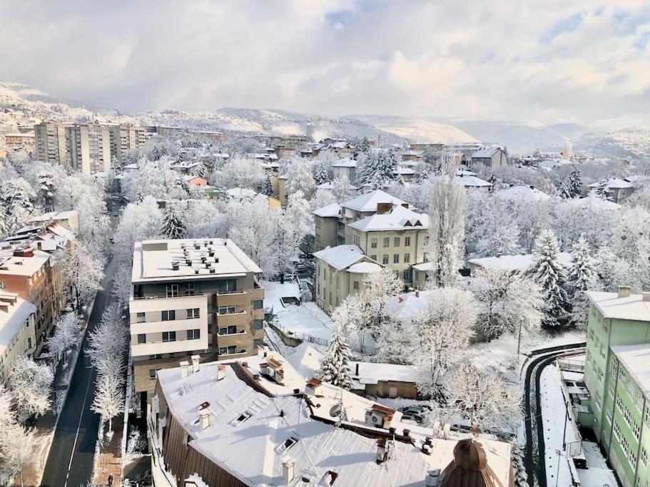 2 bedroom Penthouse in city center, free parking