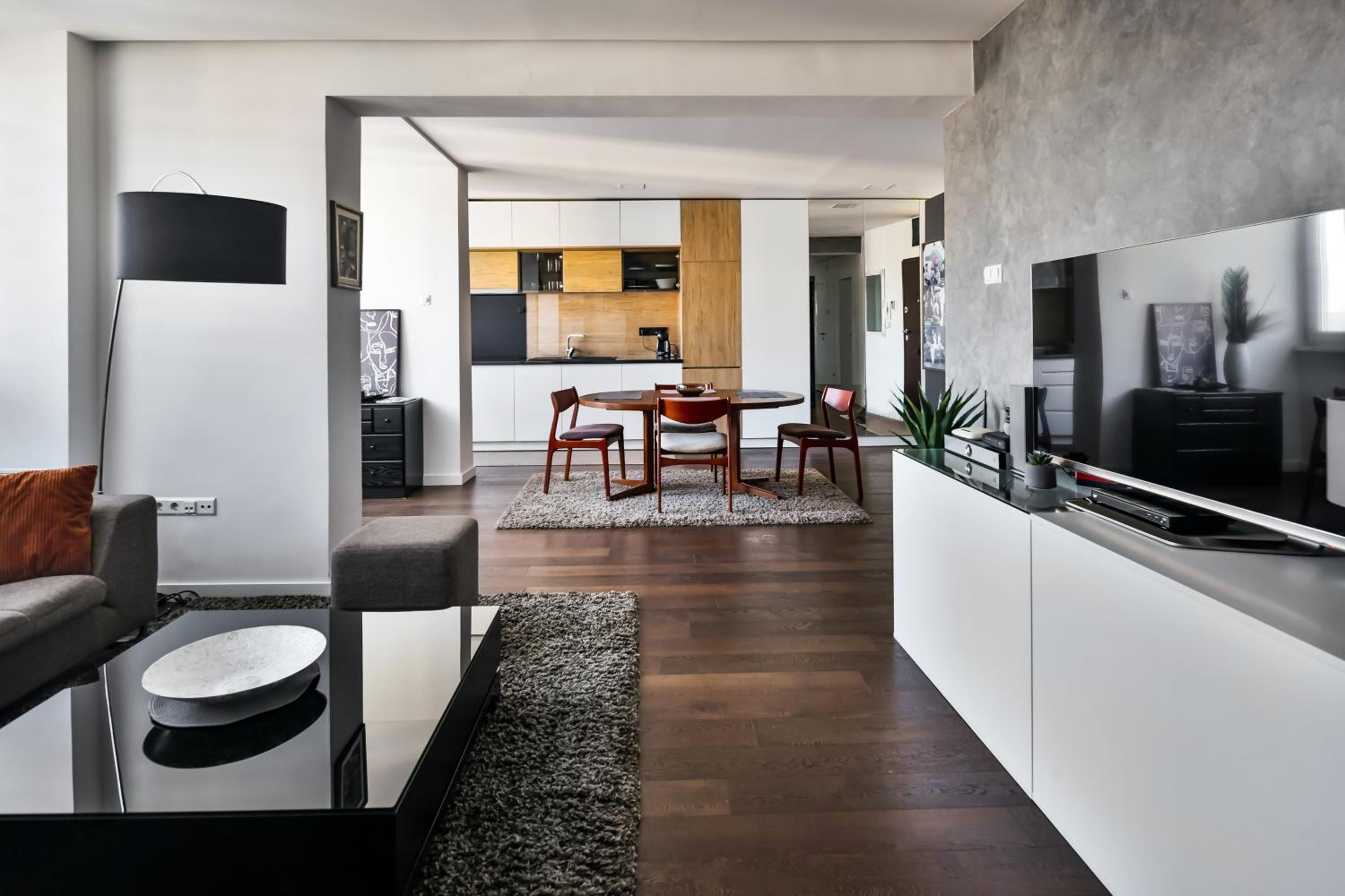 2 bedroom Penthouse in city center, free parking