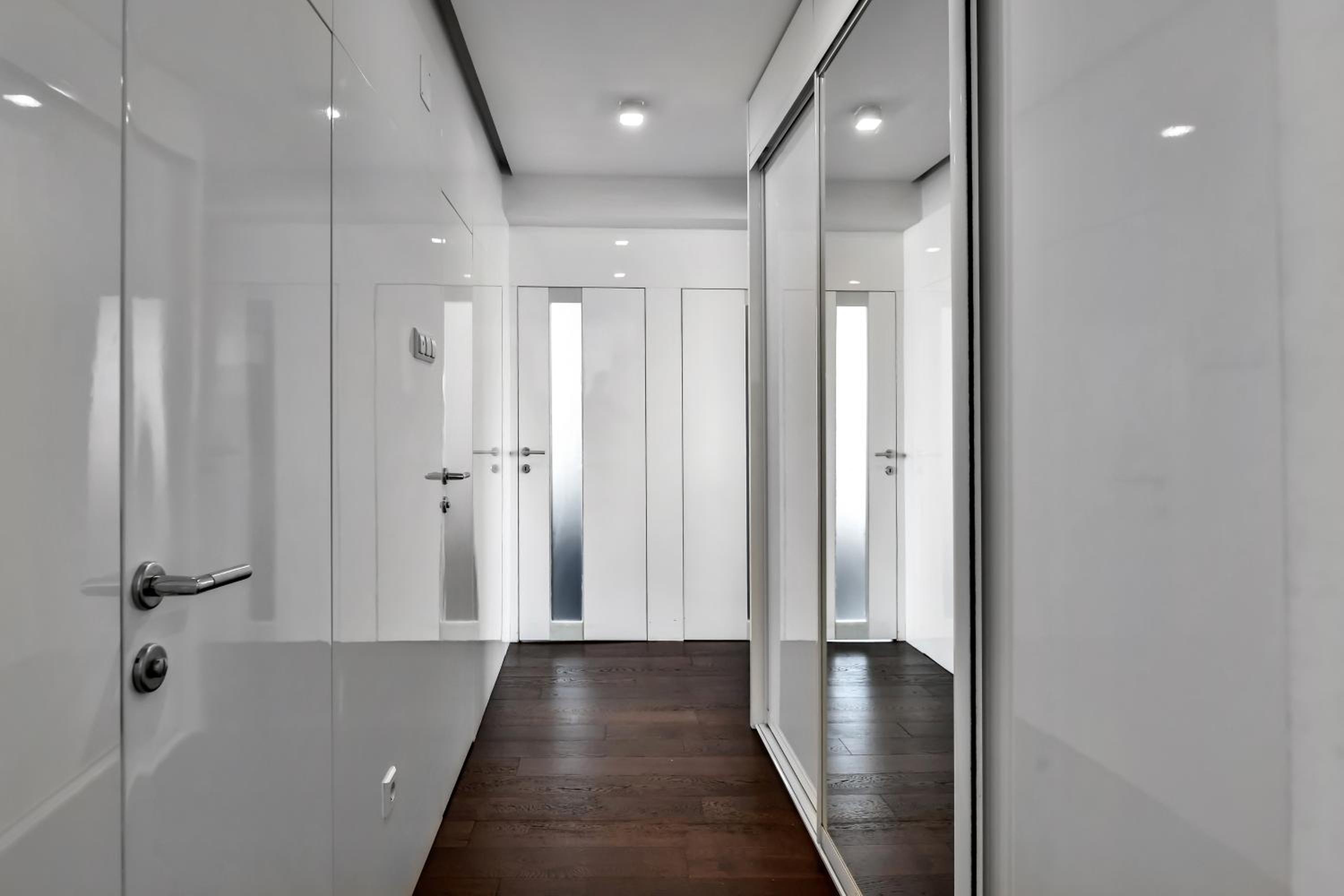 2 bedroom Penthouse in city center, free parking