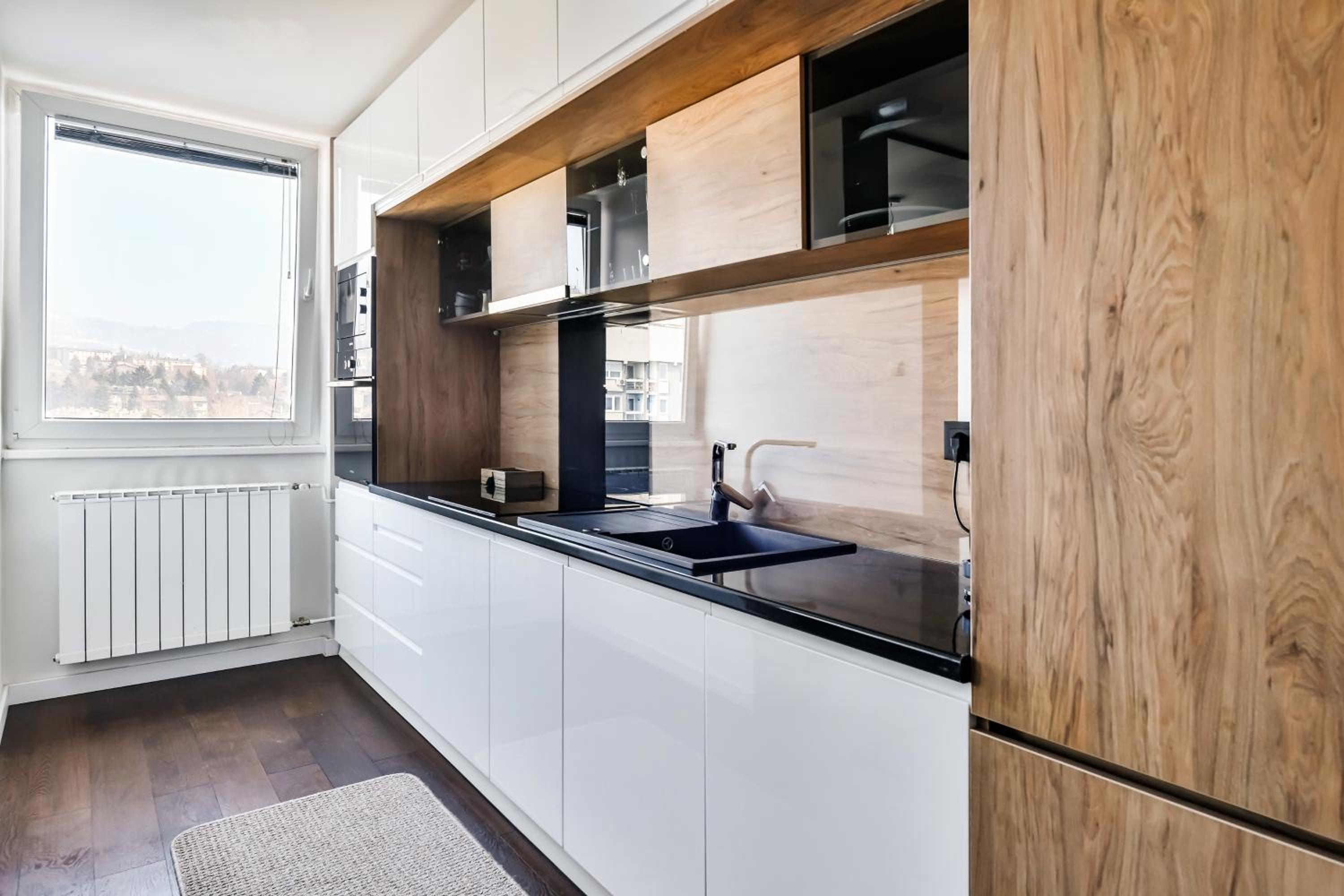 2 bedroom Penthouse in city center, free parking