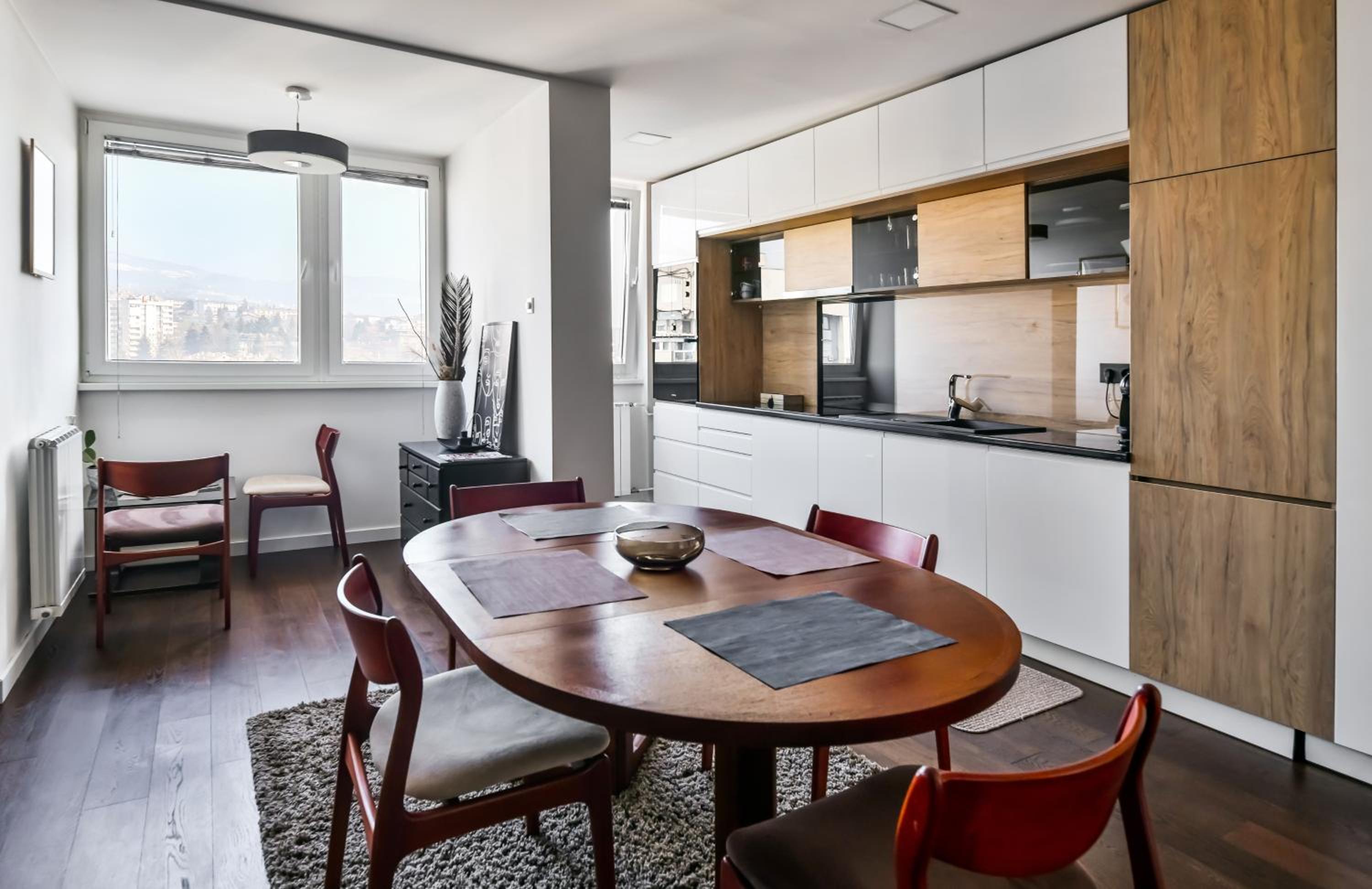 2 bedroom Penthouse in city center, free parking