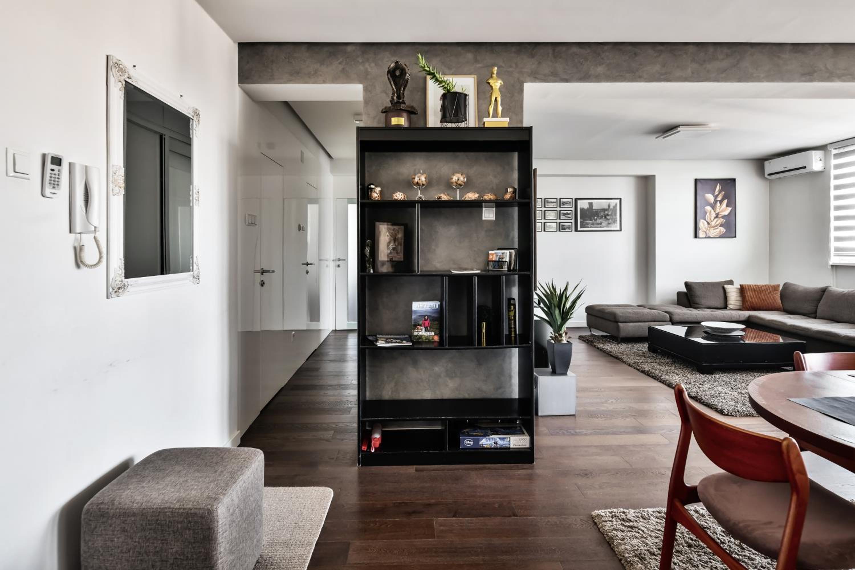 2 bedroom Penthouse in city center, free parking