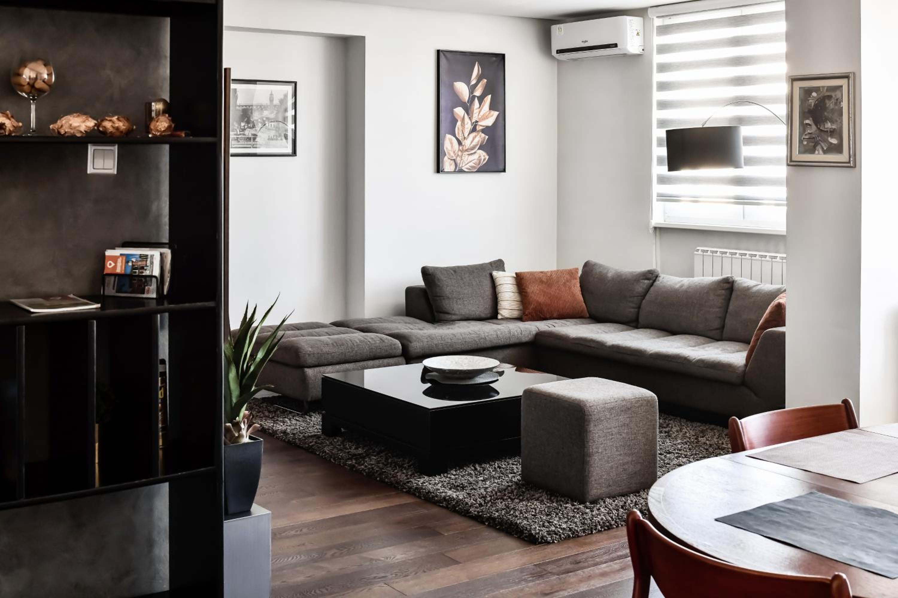 2 bedroom Penthouse in city center, free parking