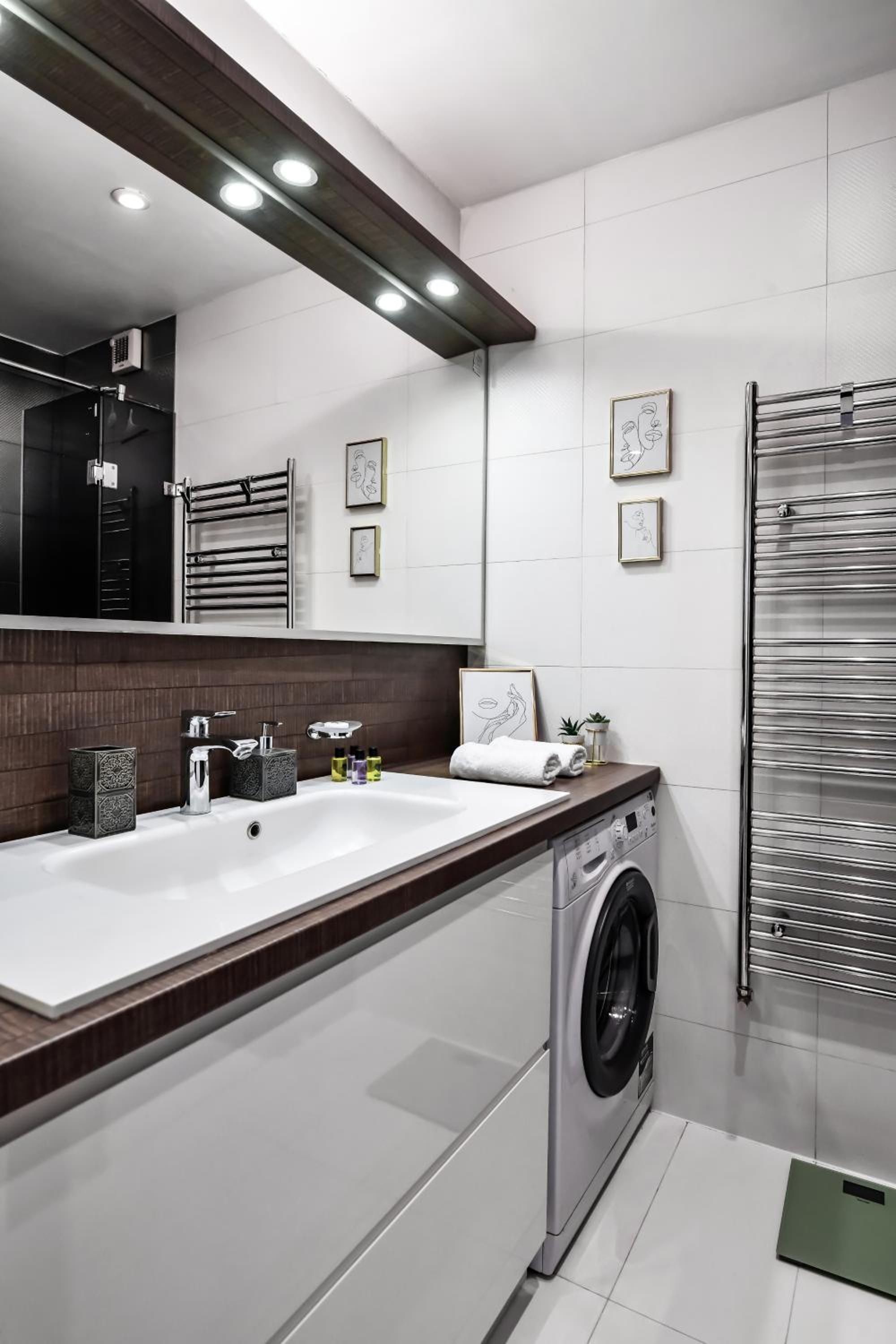 2 bedroom Penthouse in city center, free parking