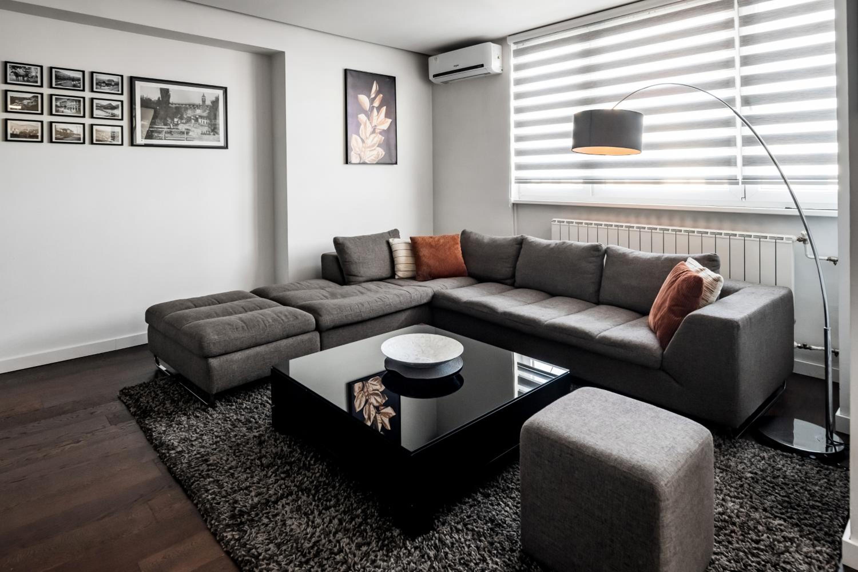 2 bedroom Penthouse in city center, free parking