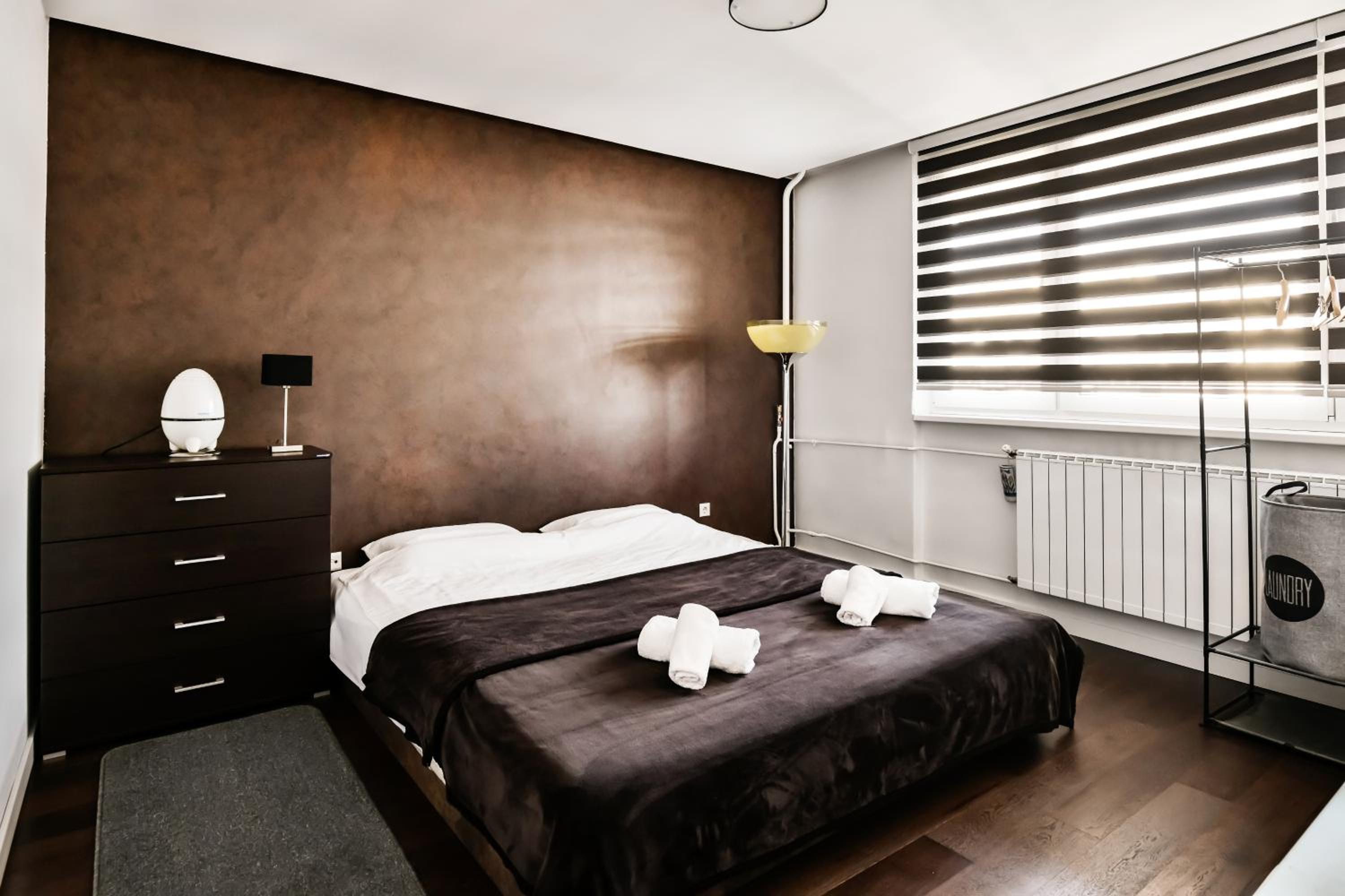 2 bedroom Penthouse in city center, free parking