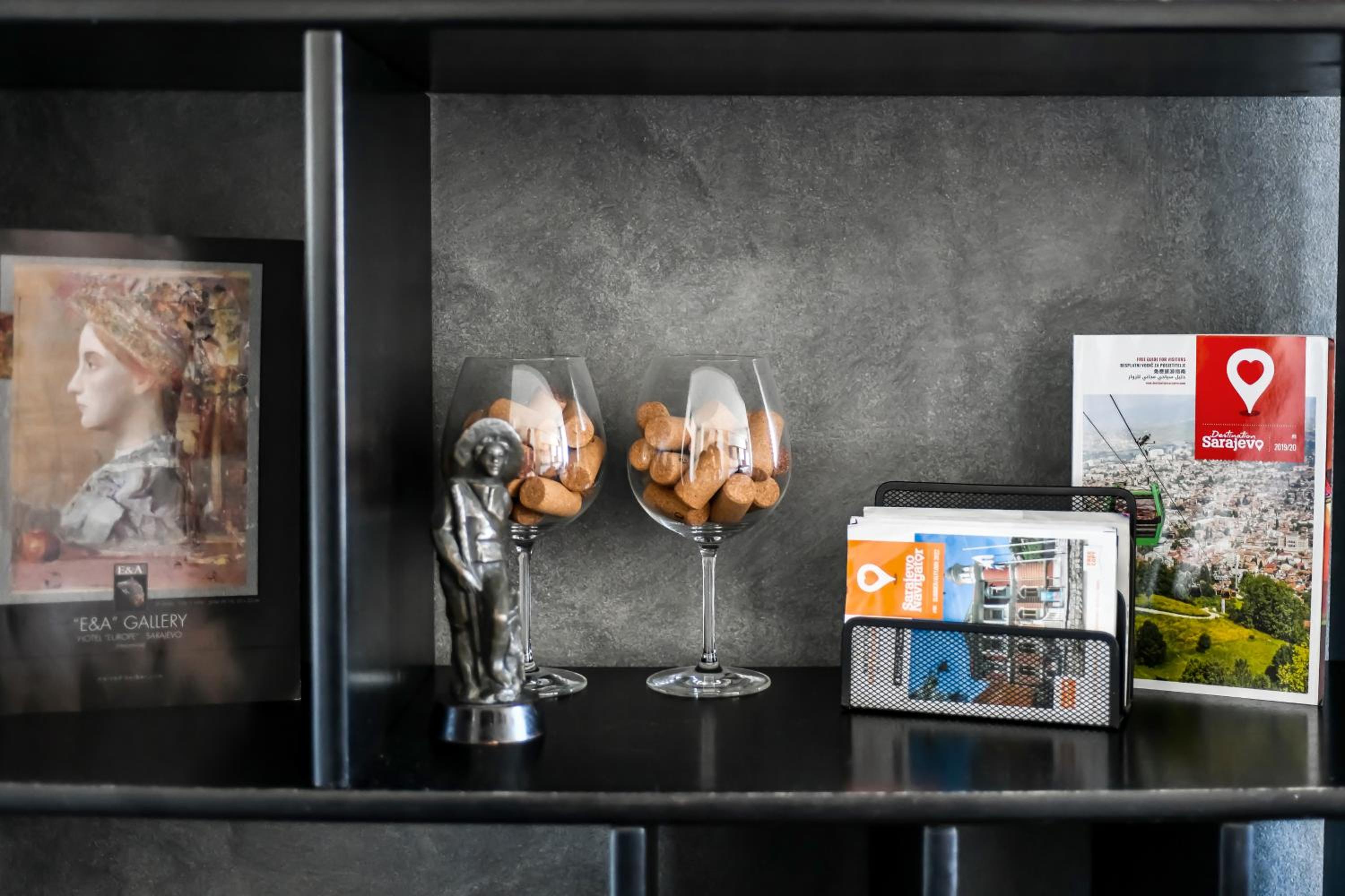 2 bedroom Penthouse in city center, free parking