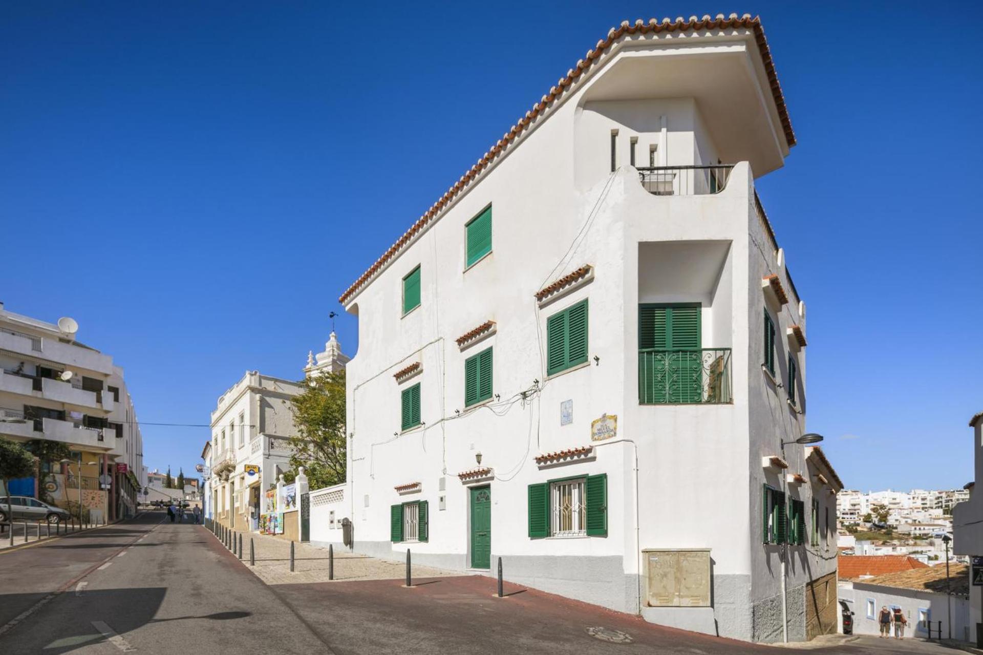 Private 2 Bed Apartment in Albufeira Old Town view 2