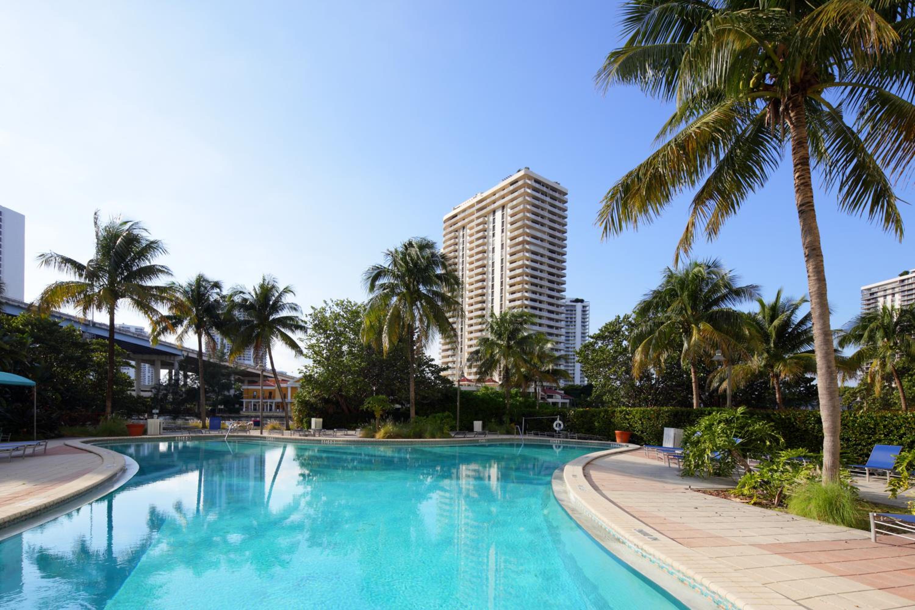 Ocean Reserve Luxury Condos Across from Sunny Isles Beach