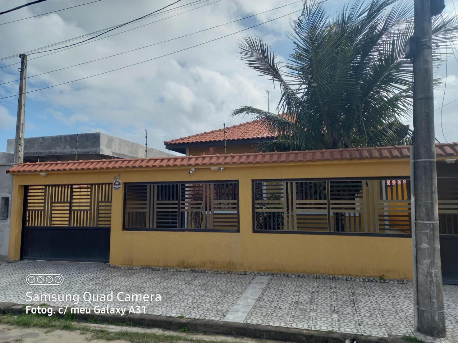Casa pé na areia (50 mestros da praia)