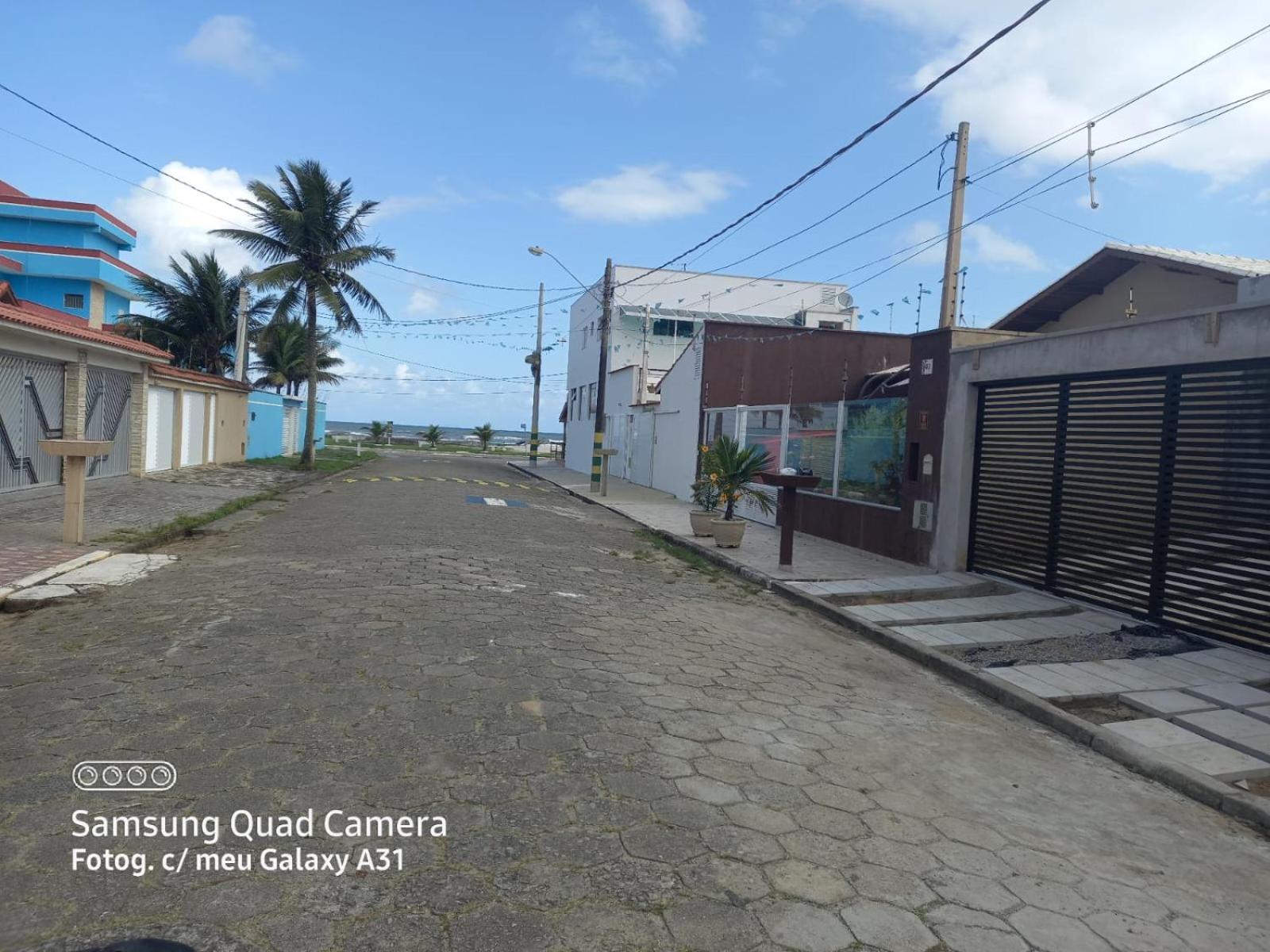Casa pé na areia (50 mestros da praia)