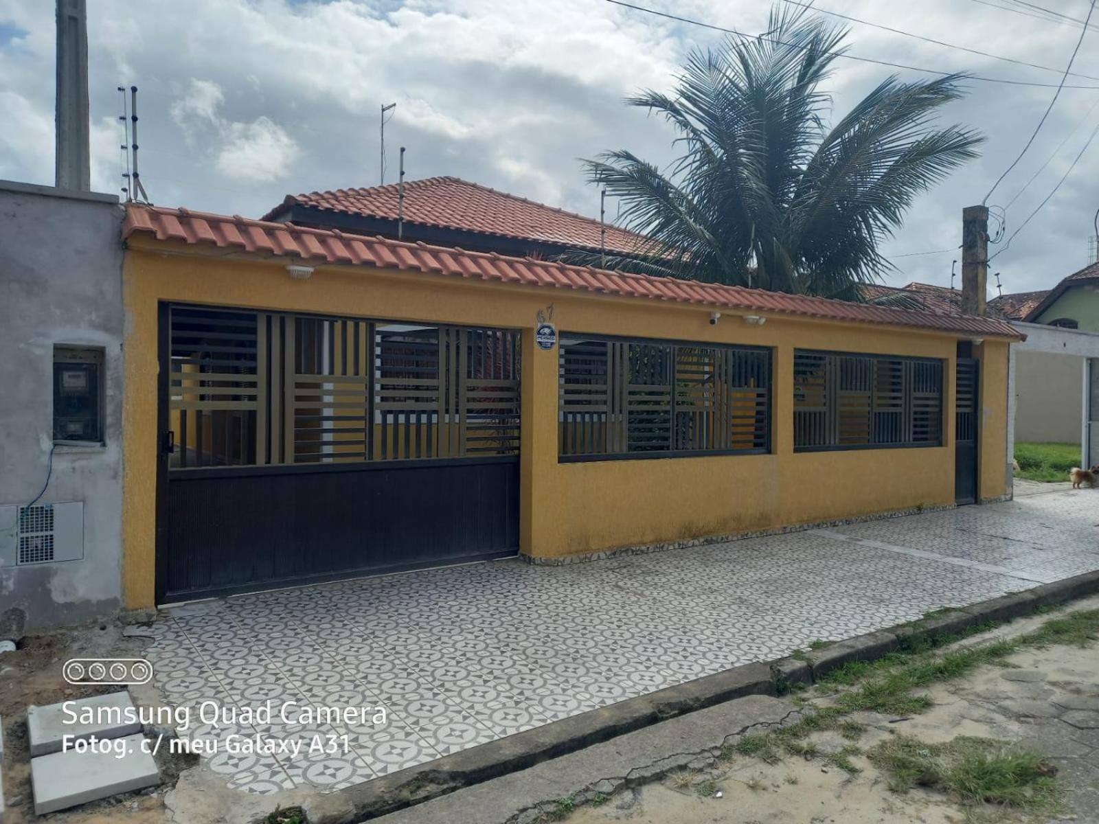 Casa pé na areia (50 mestros da praia)