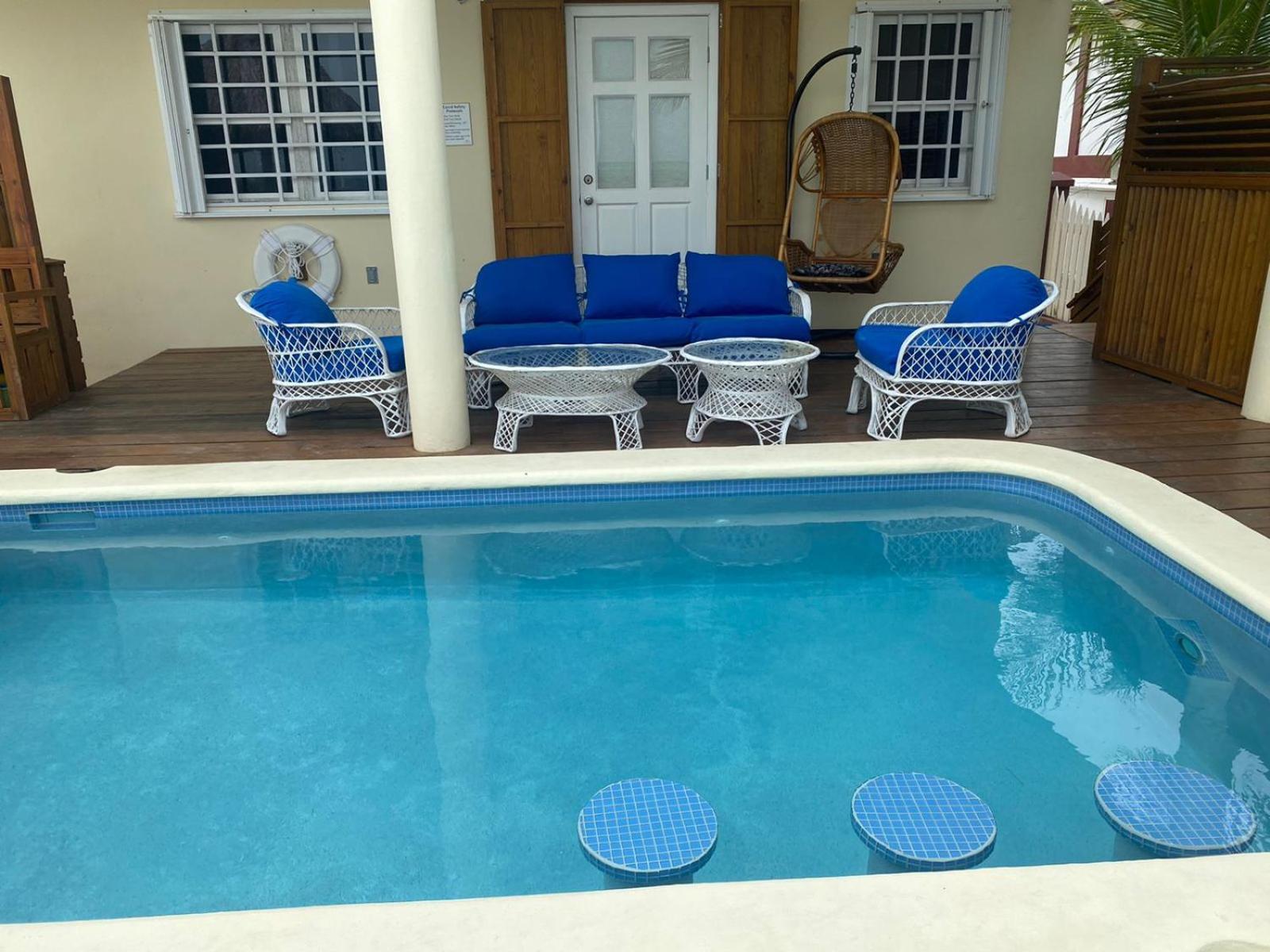 La Perla Azul Beach House with Pool