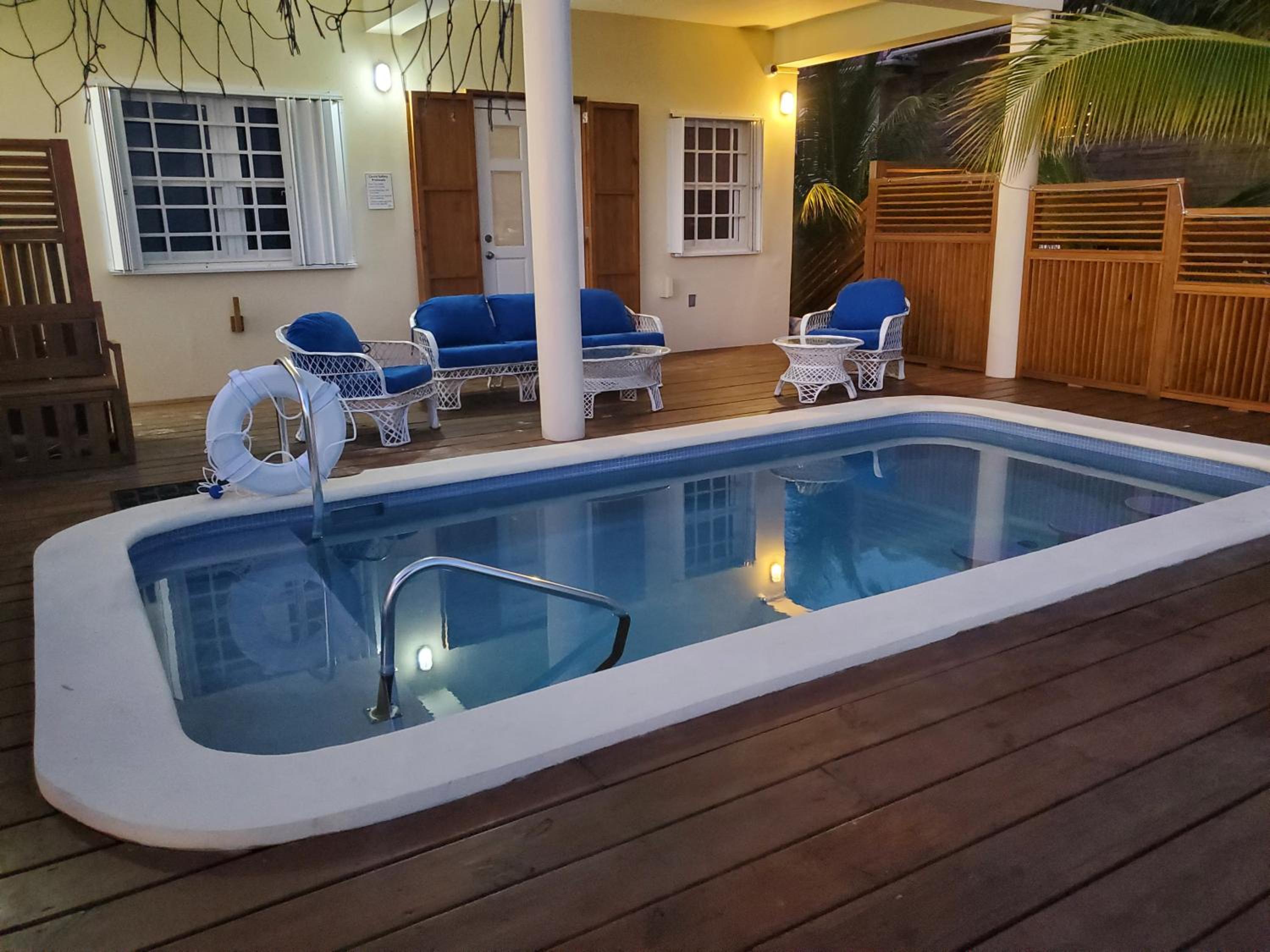La Perla Azul Beach House with Pool