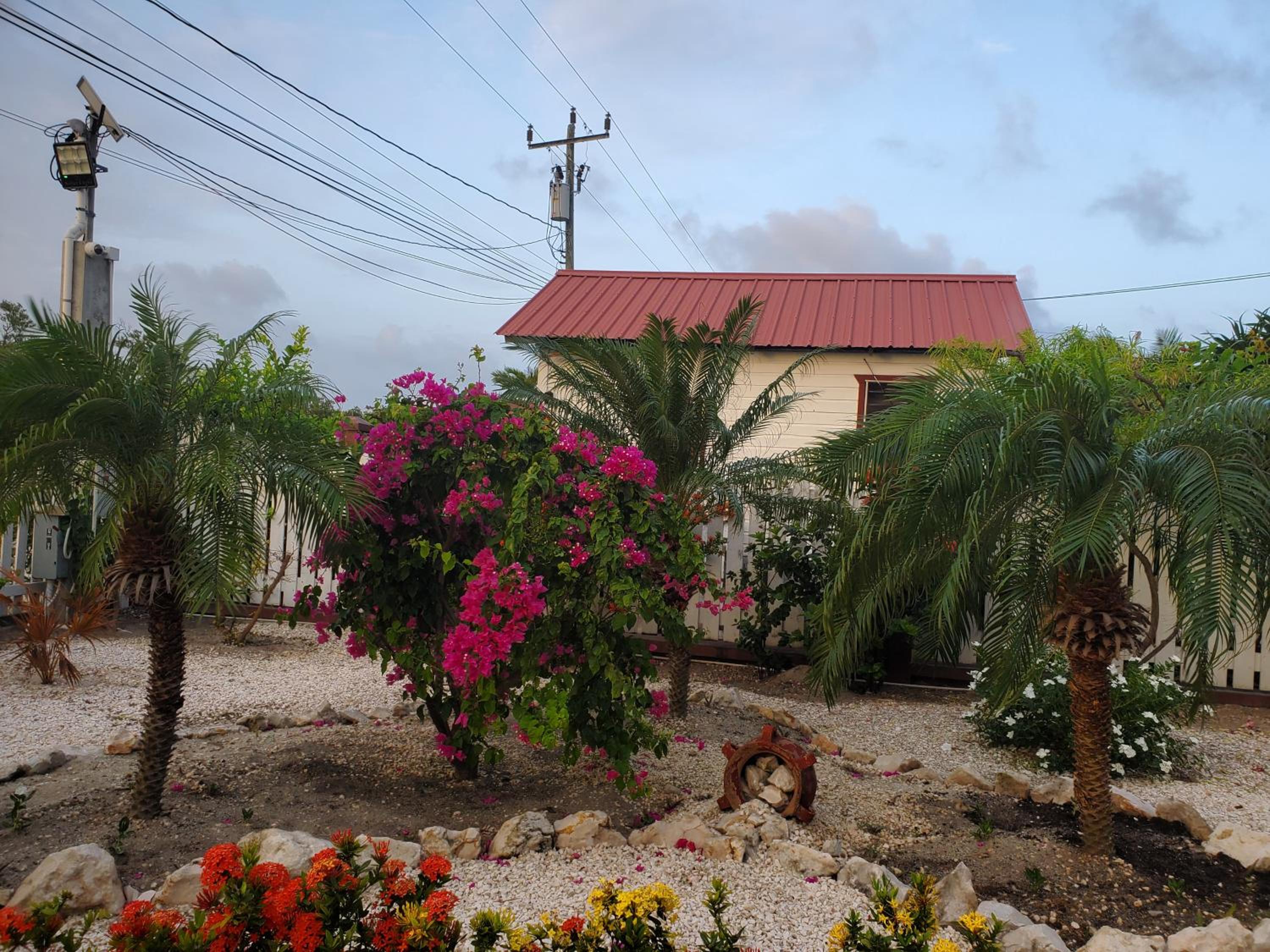 La Perla Azul Beach House with Pool