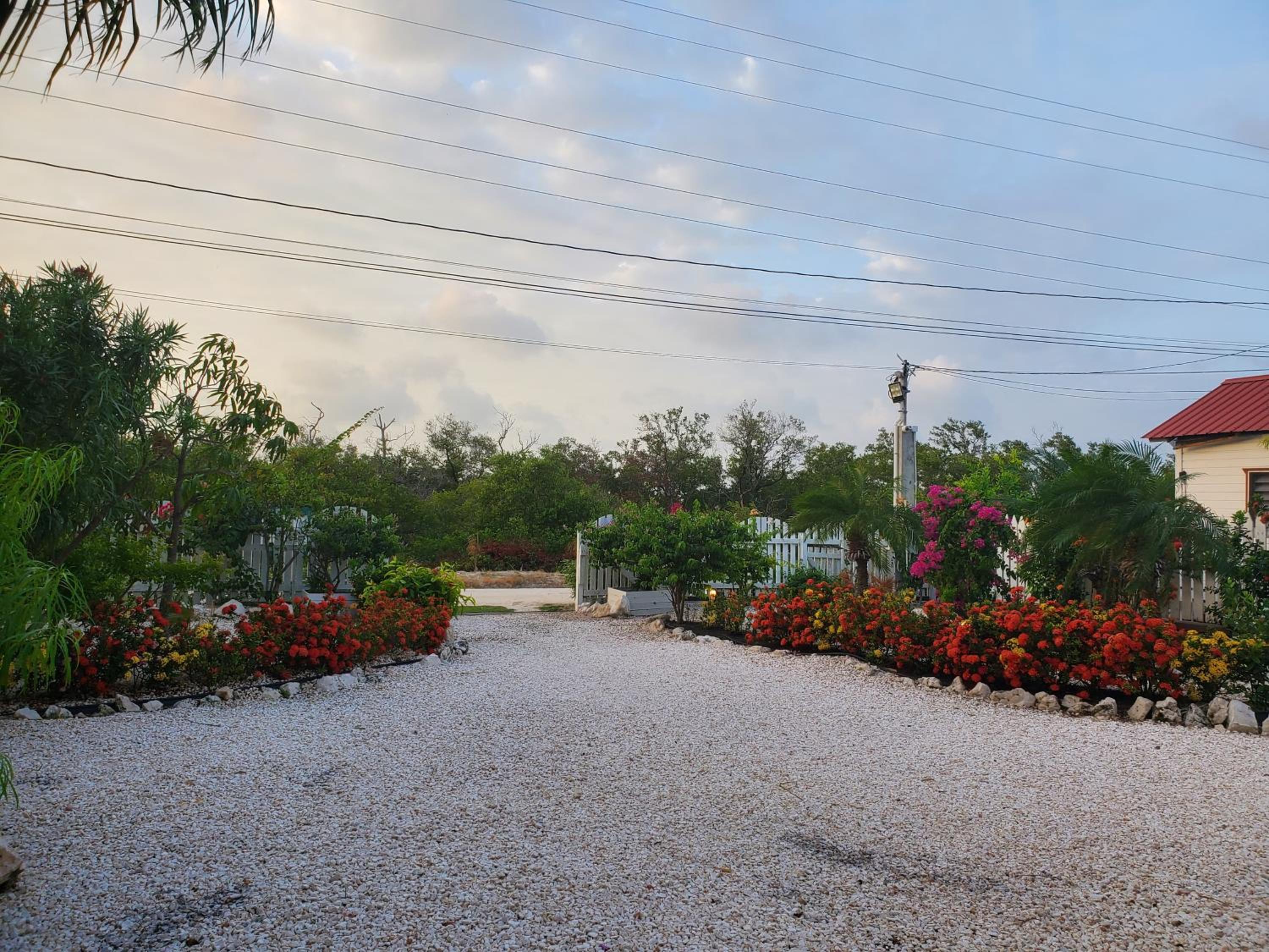 La Perla Azul Beach House with Pool