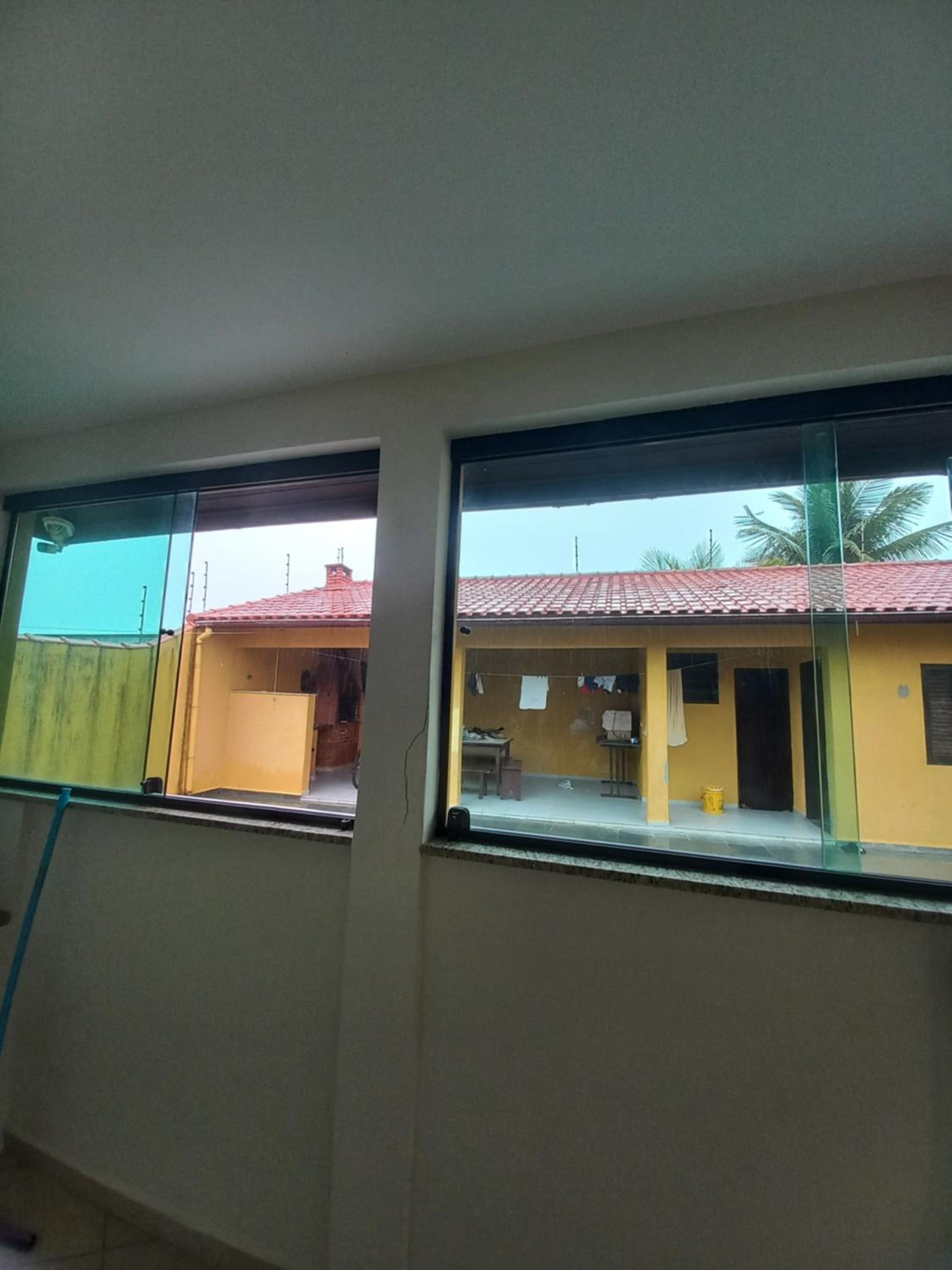 Casa pé na areia (50 mestros da praia)