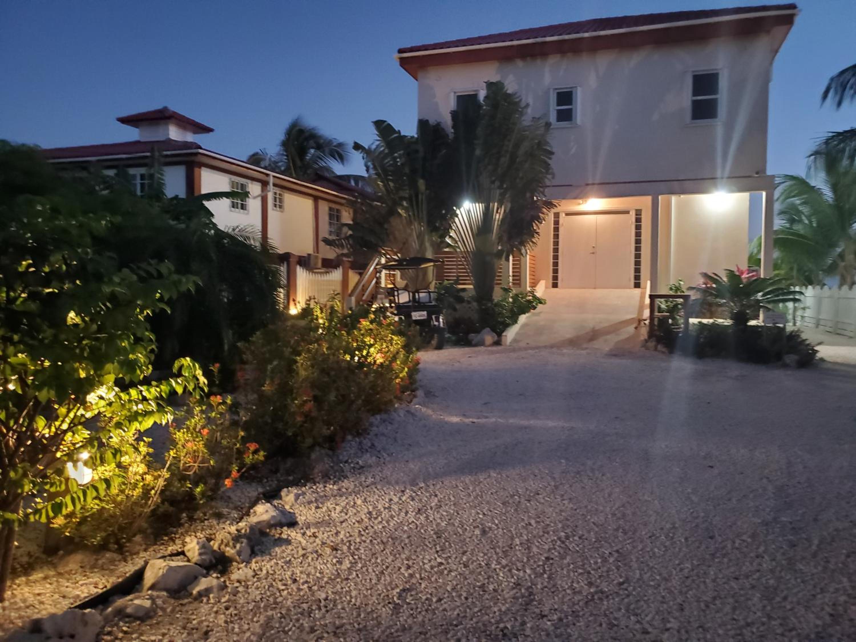 La Perla Azul Beach House with Pool