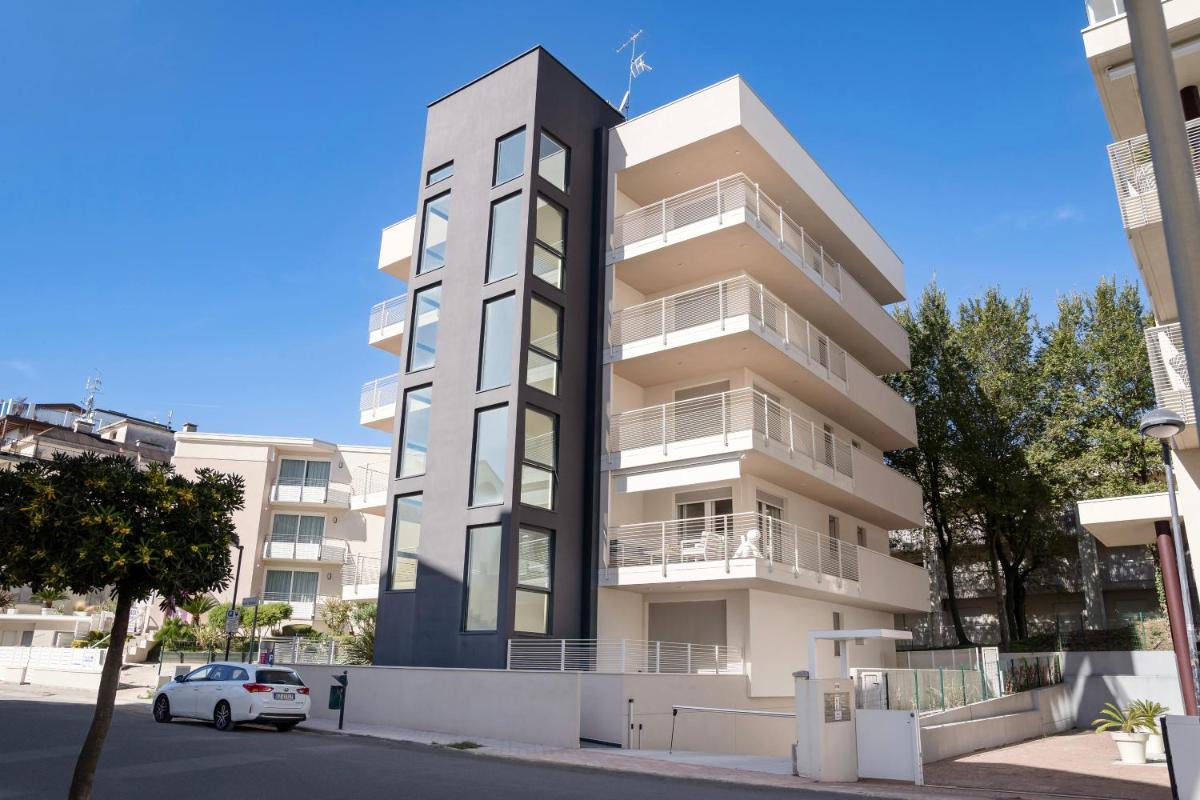 Ferrari Apartments Ponente