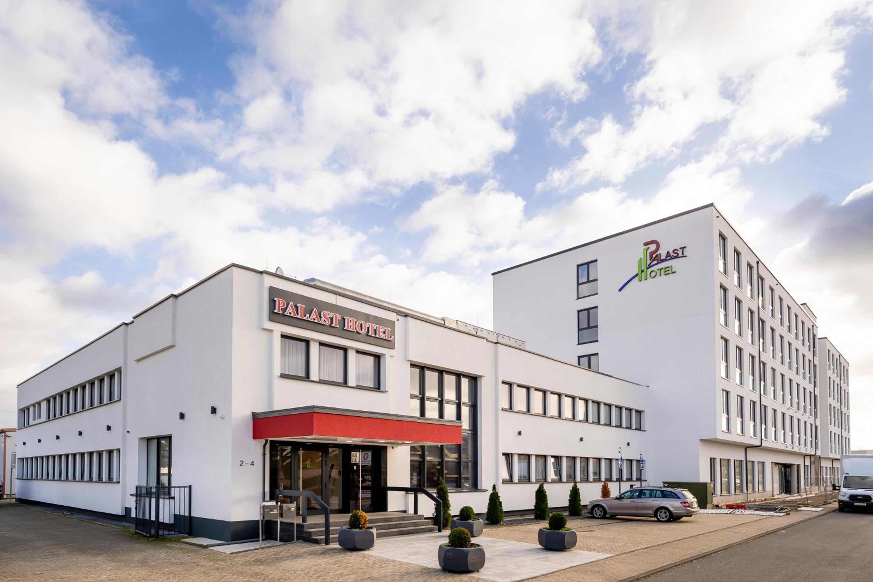 Hotel Palast Hotel - Image 1