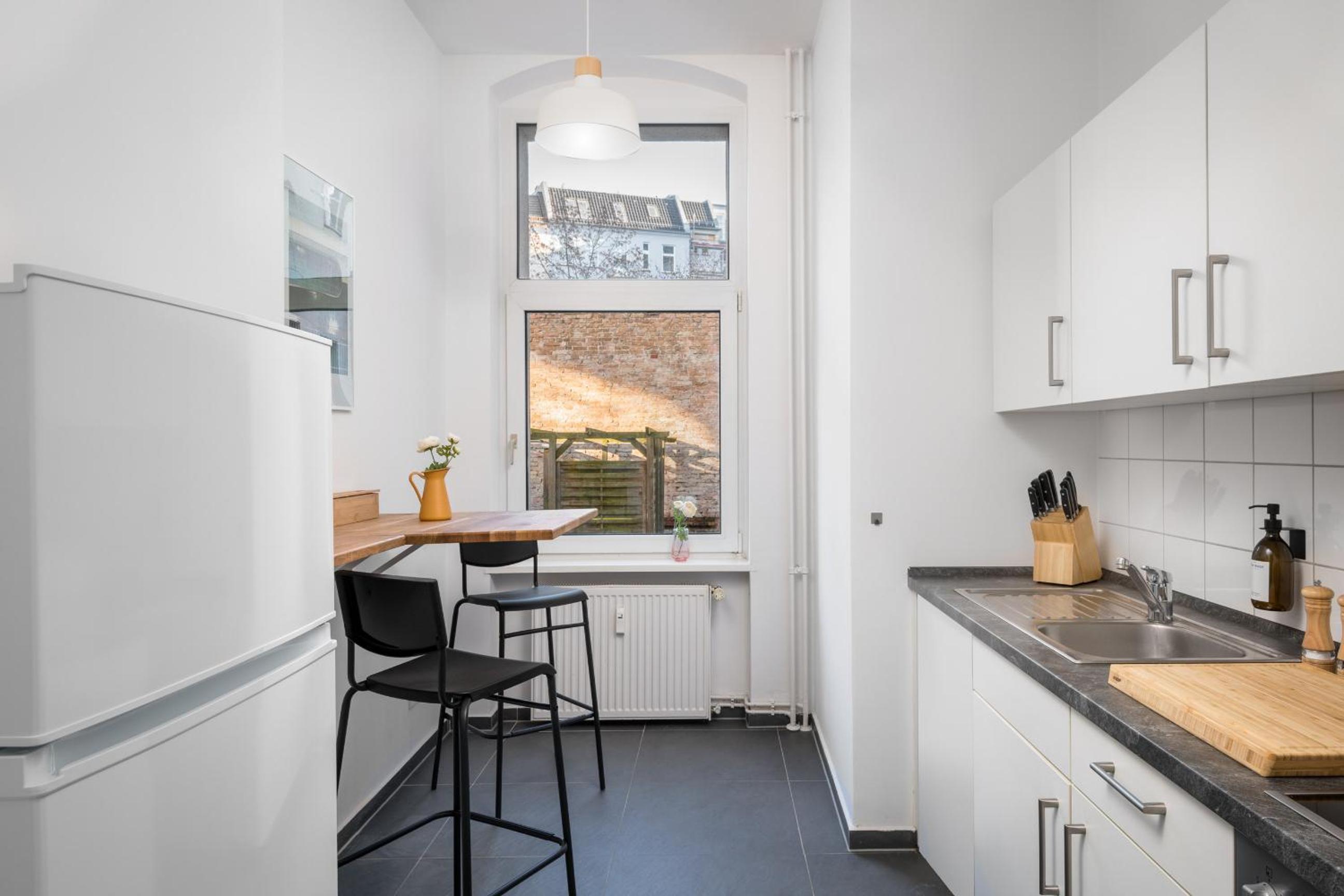 Sonnig & Helle Wohnung Alexanderplatz in 15min zu erreichen, Herthastraße sehr schön und groß für Gruppen geeignet