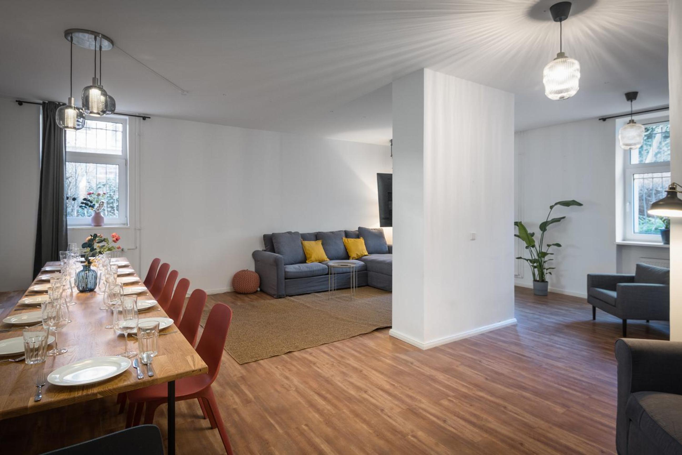 Sonnig & Helle Wohnung Alexanderplatz in 15min zu erreichen, Herthastraße sehr schön und groß für Gruppen geeignet