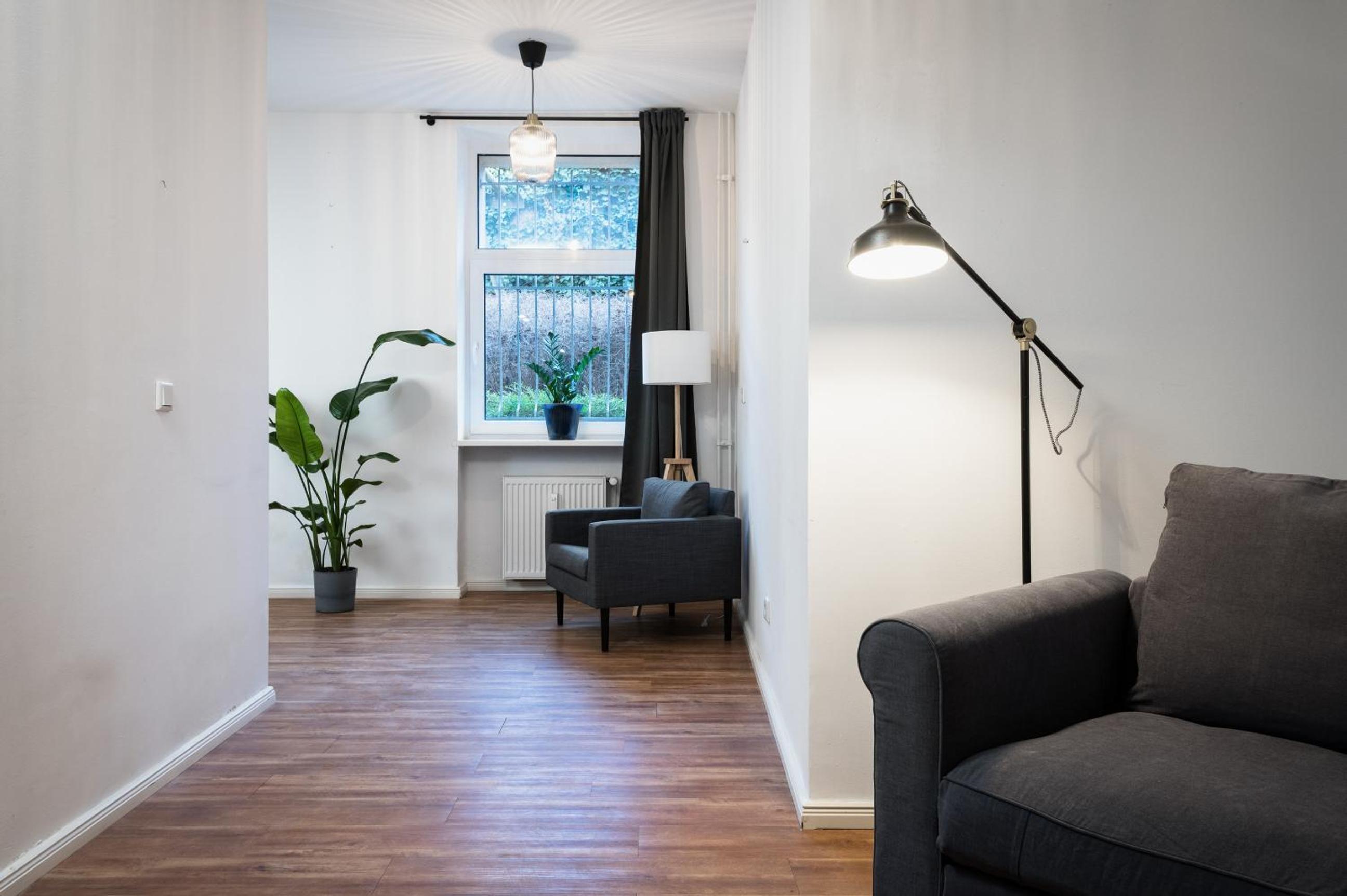 Sonnig & Helle Wohnung Alexanderplatz in 15min zu erreichen, Herthastraße sehr schön und groß für Gruppen geeignet