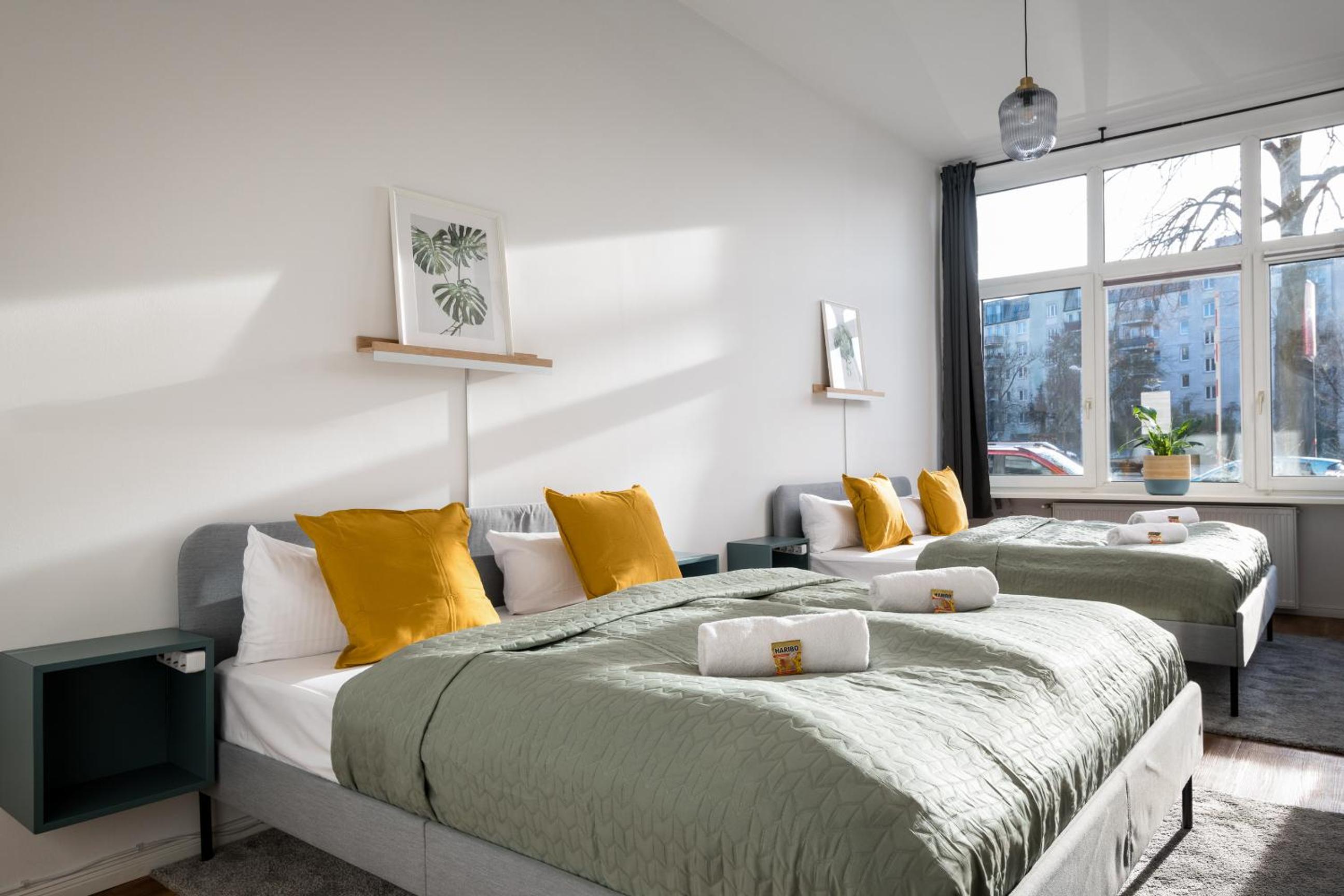 Sonnig & Helle Wohnung Alexanderplatz in 15min zu erreichen, Herthastraße sehr schön und groß für Gruppen geeignet
